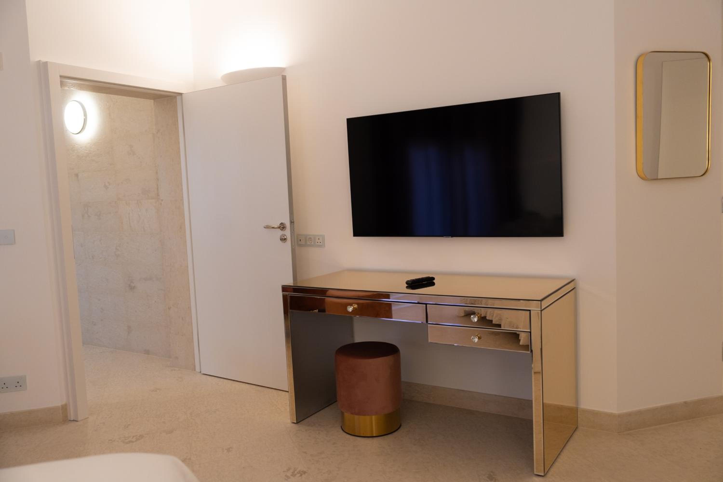 King Room - Disability Access - Photo 6
