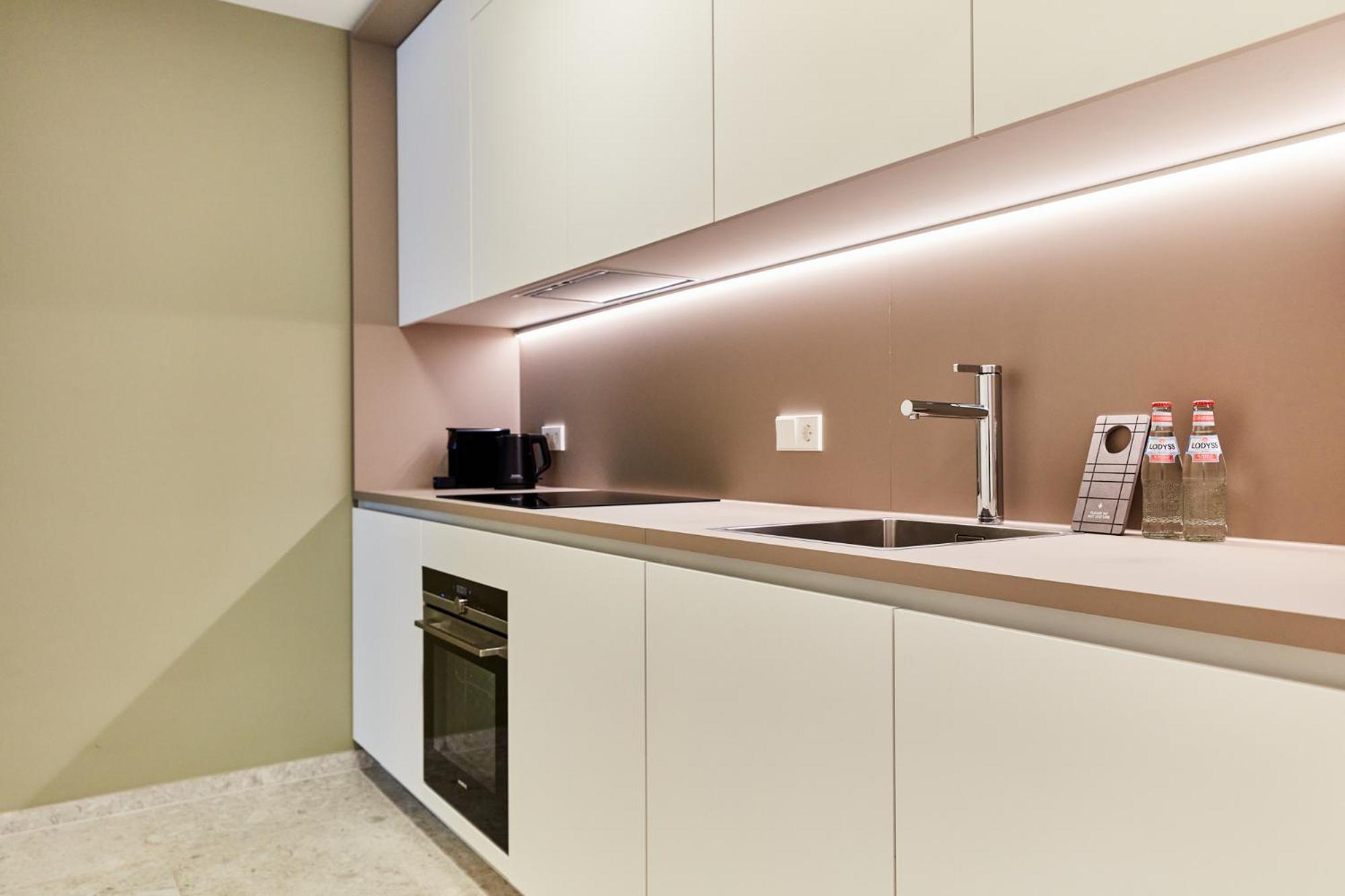 Apartment with Balcony - Photo 6
