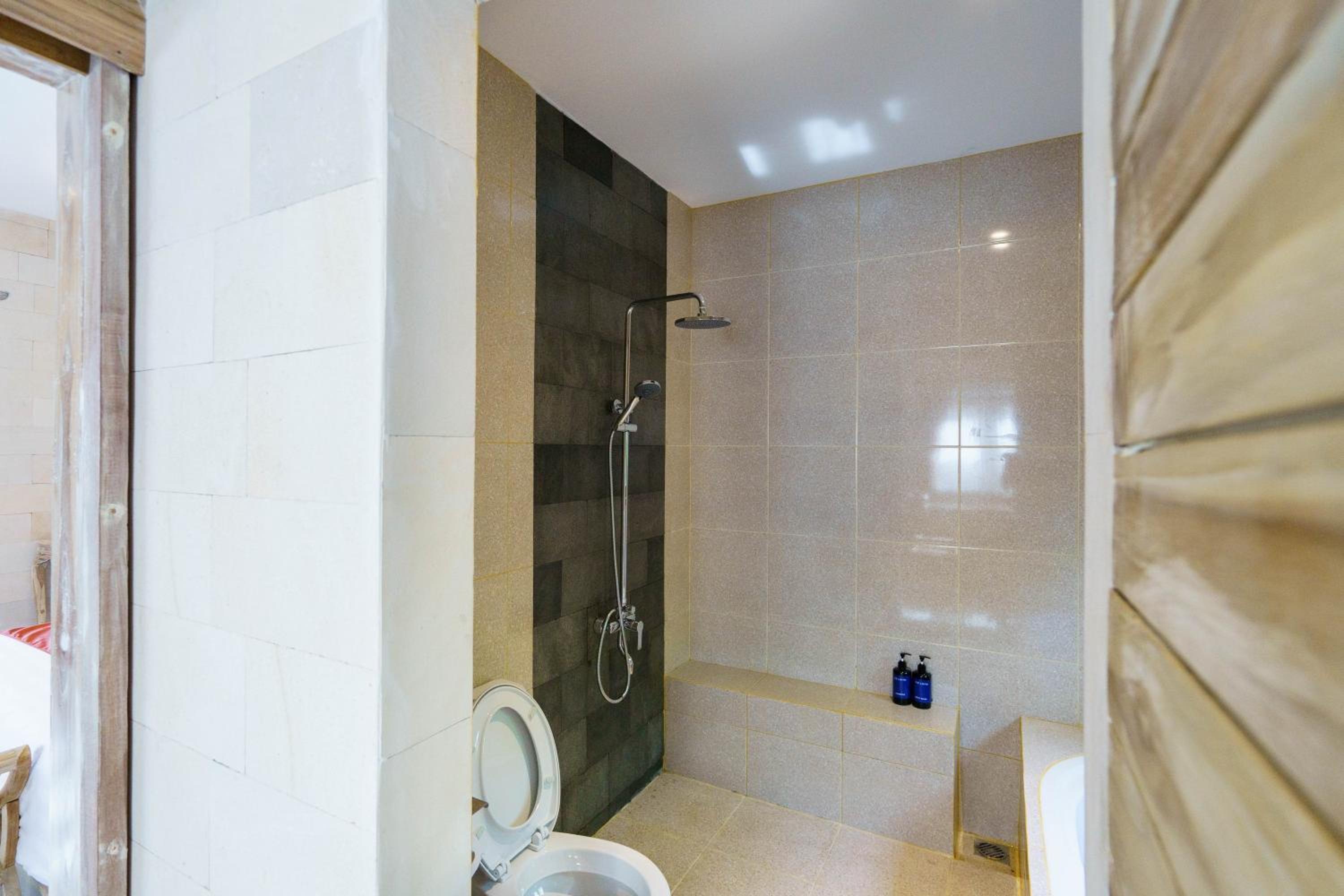 Double Room - Photo 12
