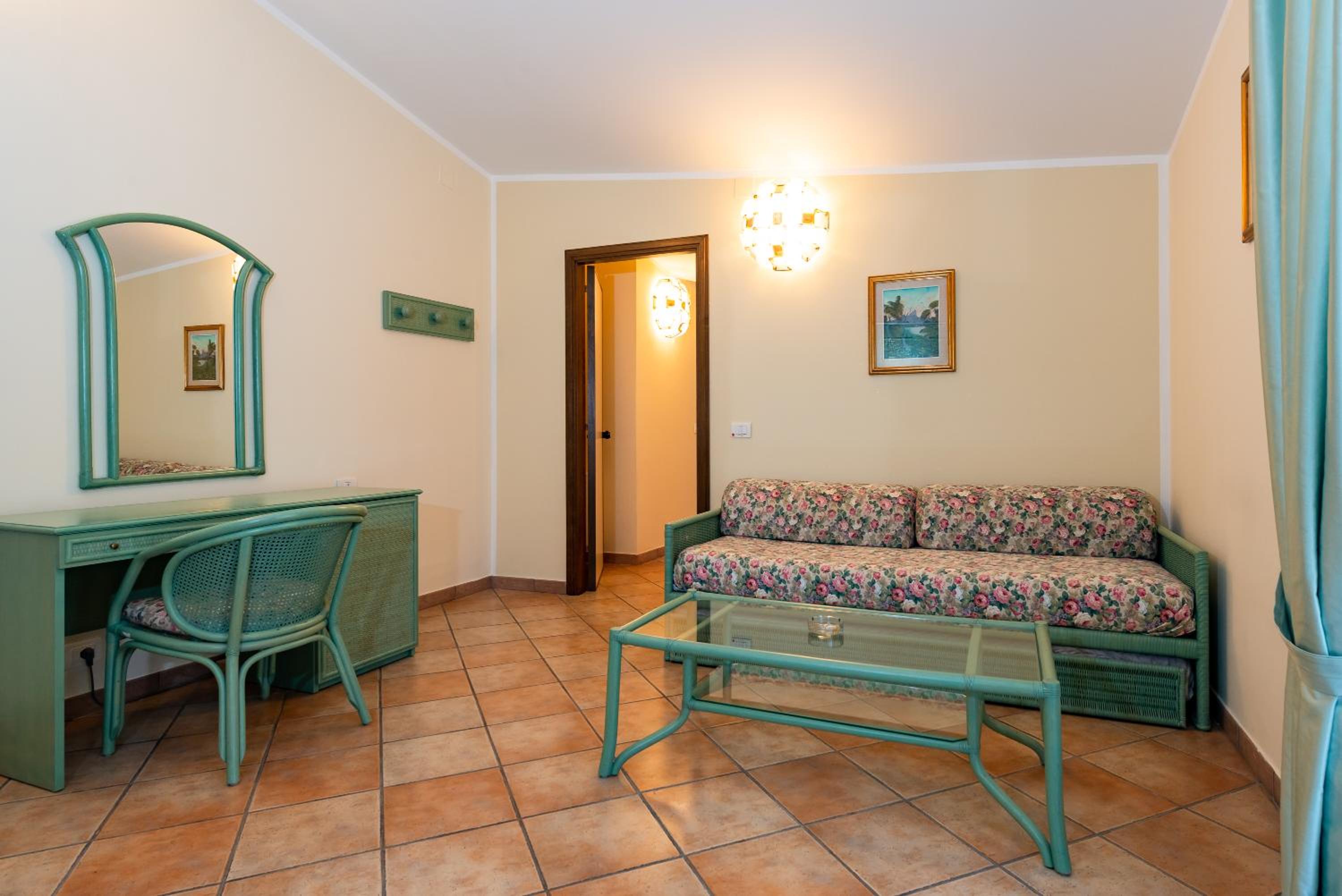 Quadruple Junior Suite with Balcony - Photo 2