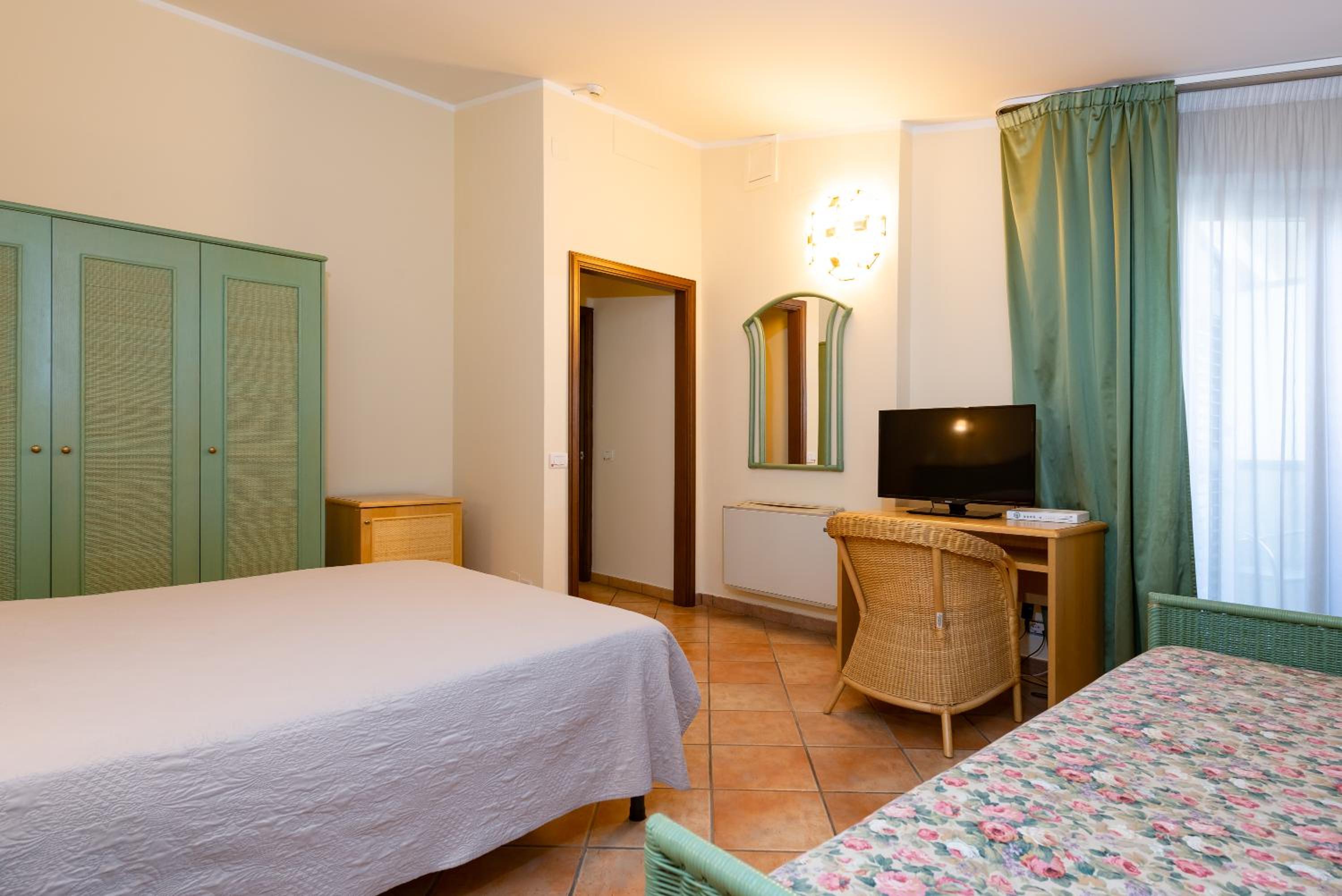 Deluxe Double Room - Photo 2