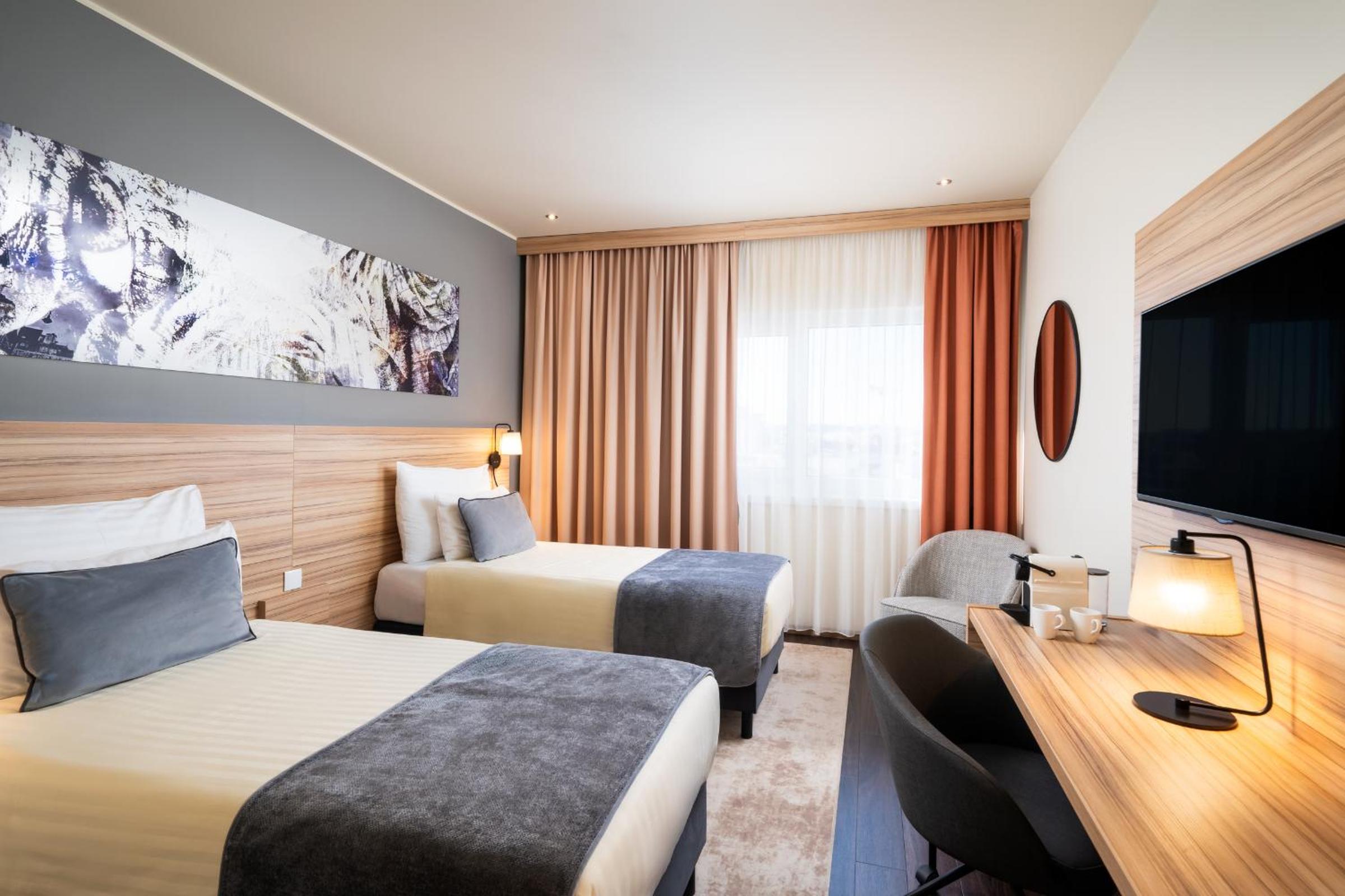 Comfort Twin Room thumbnail 6