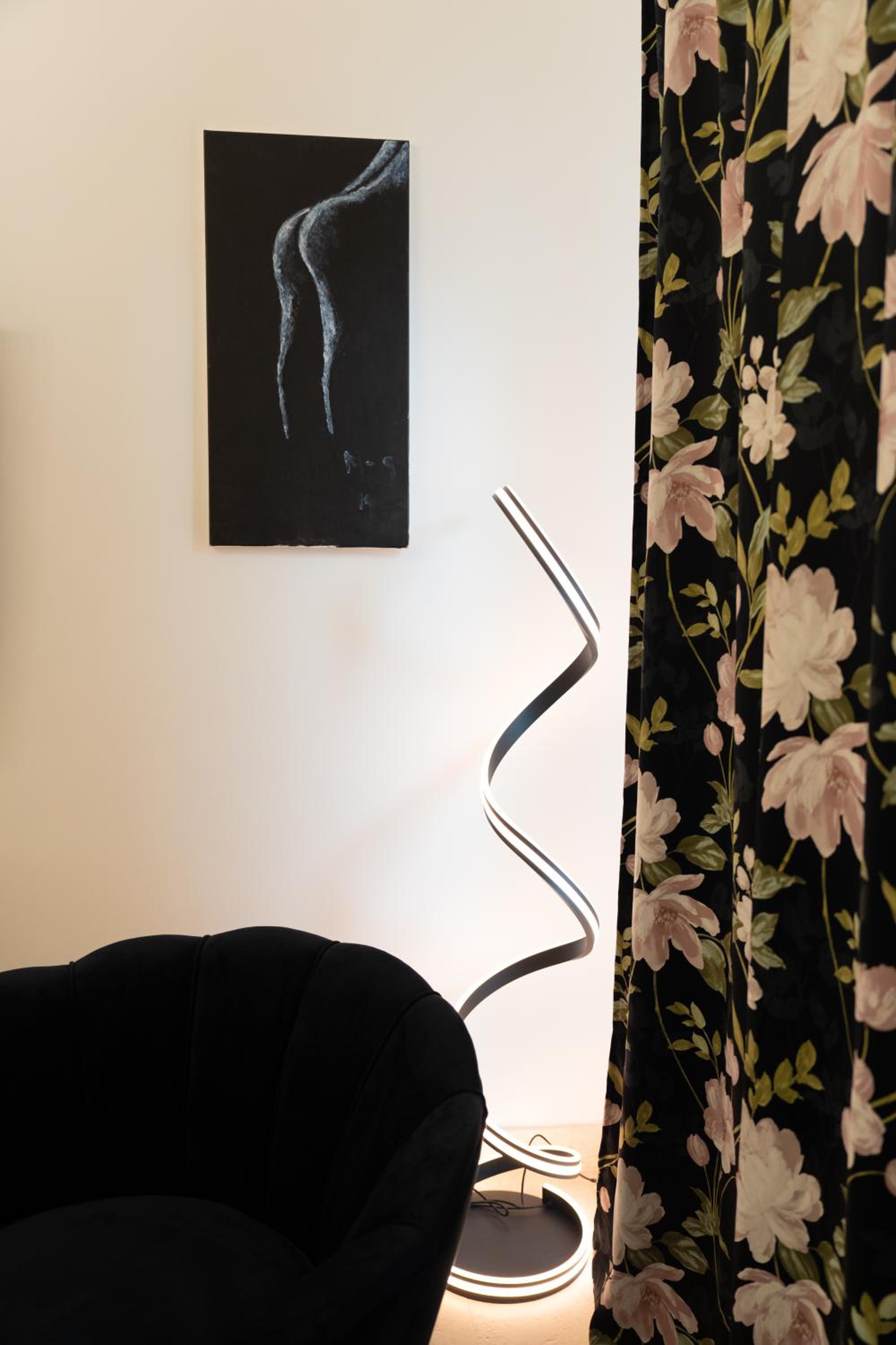 Deluxe Double Room with Bath - Photo 22