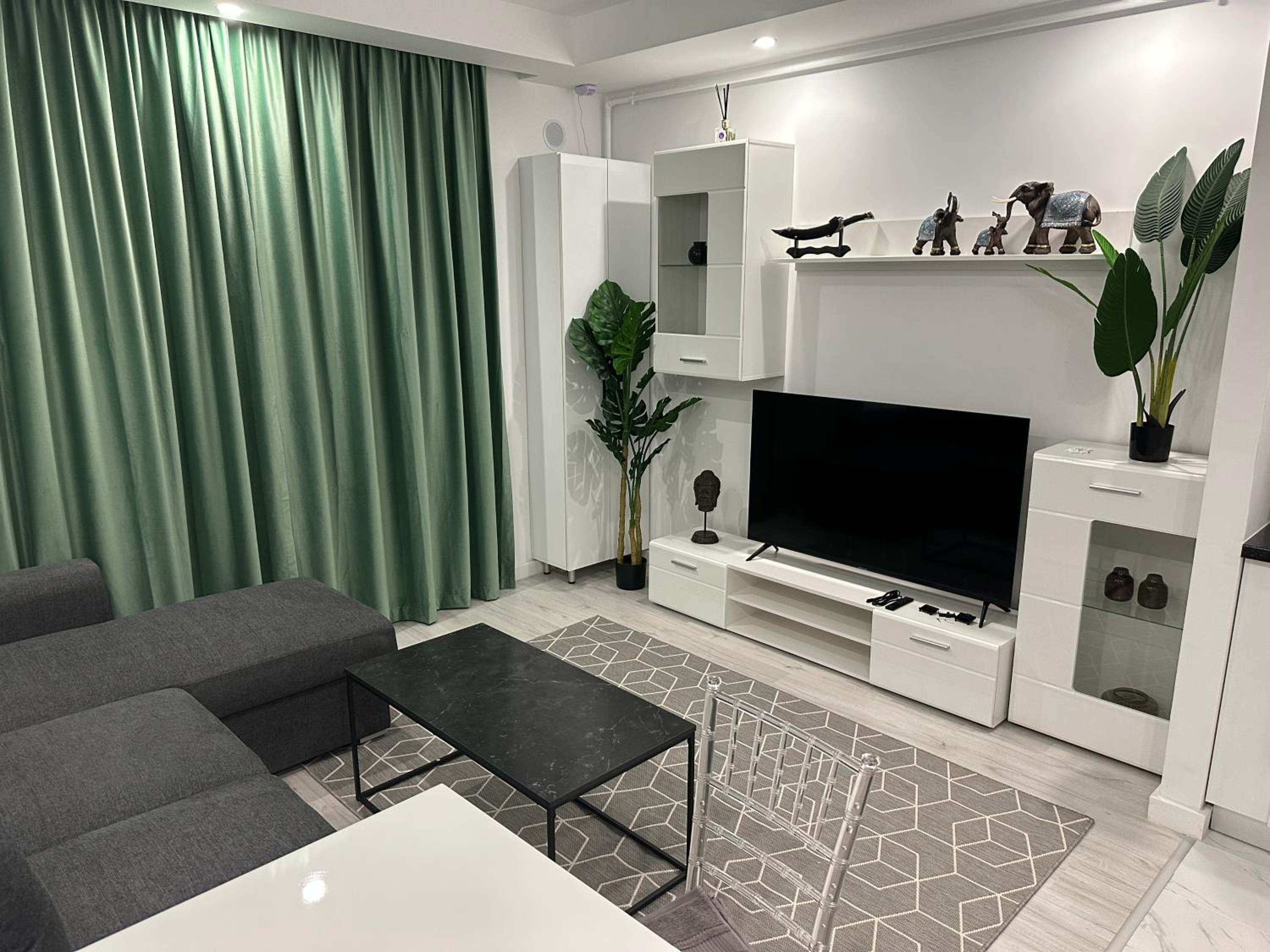 One-Bedroom Apartment photo 1
