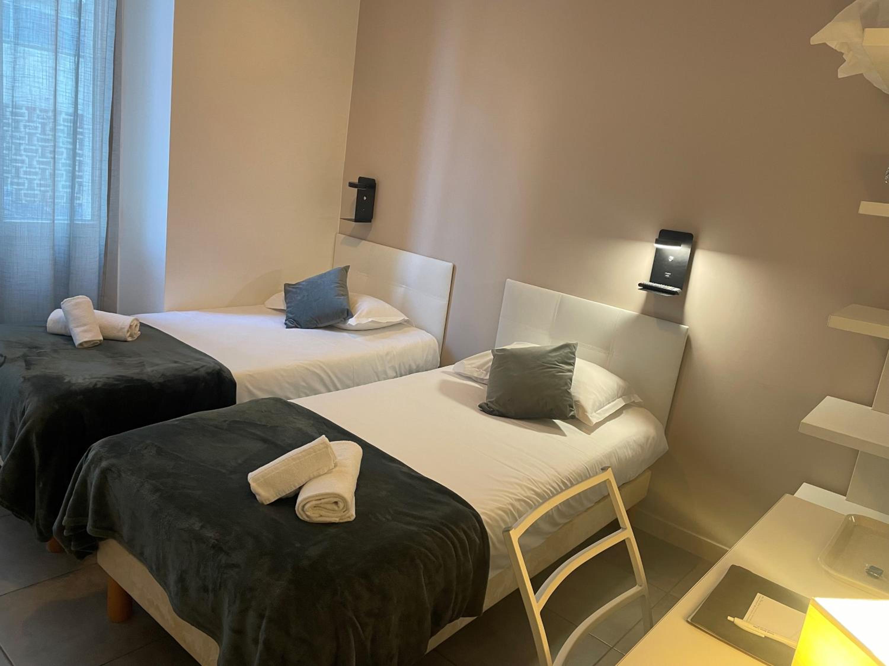 Double Room - Photo 5