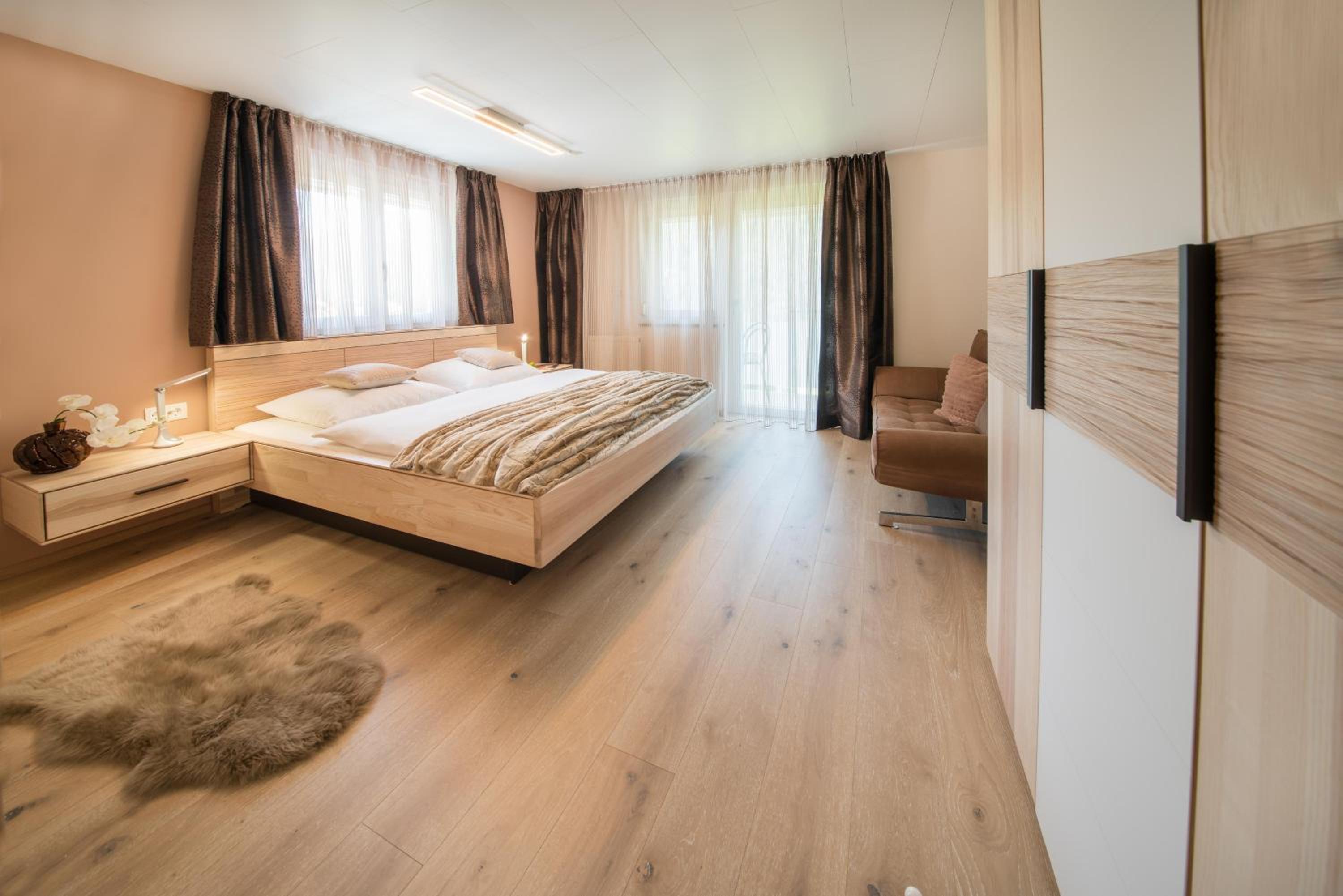 Two-Bedroom Apartment with Shower  photo 1