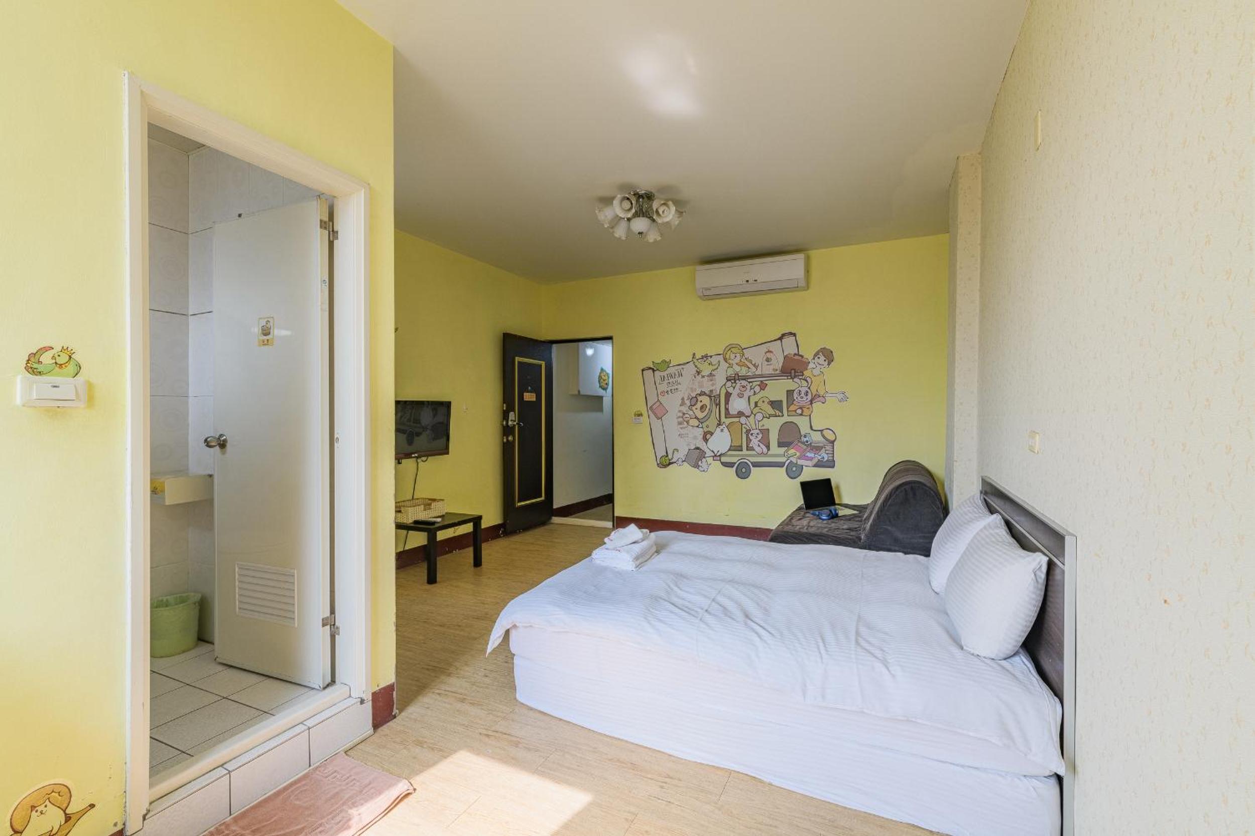 Large Double Room - Photo 14