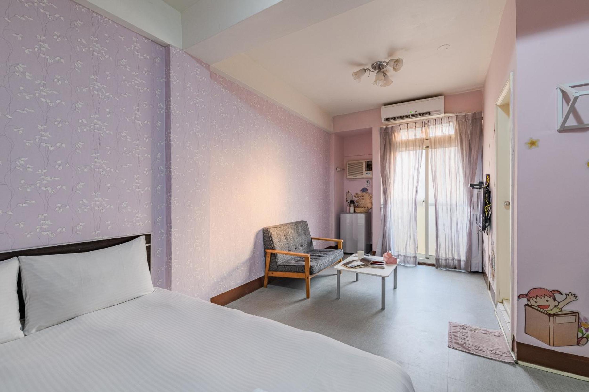 Double Room with Balcony - Photo 13