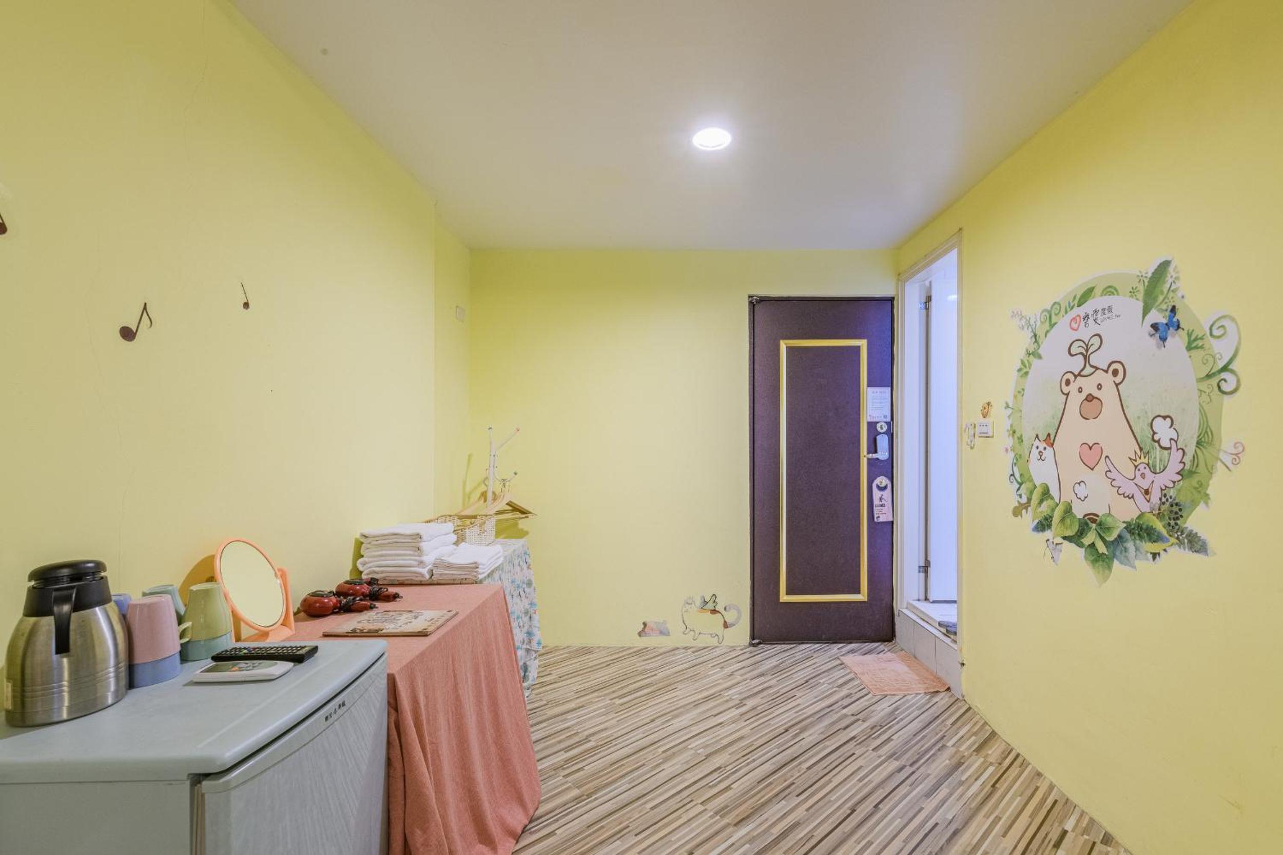 Standard Family Room - Photo 9
