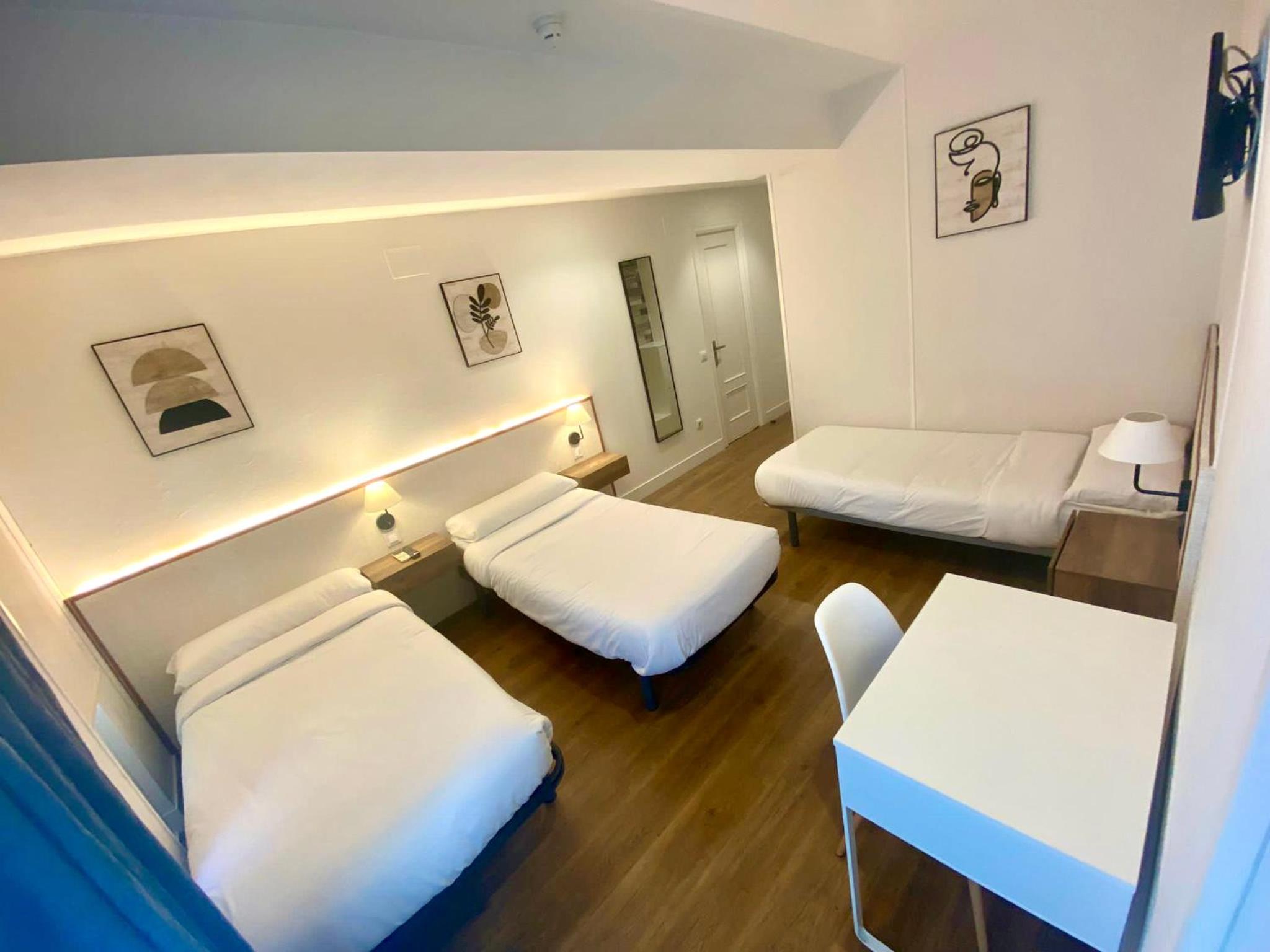 Habitación Triple con Baño Privado