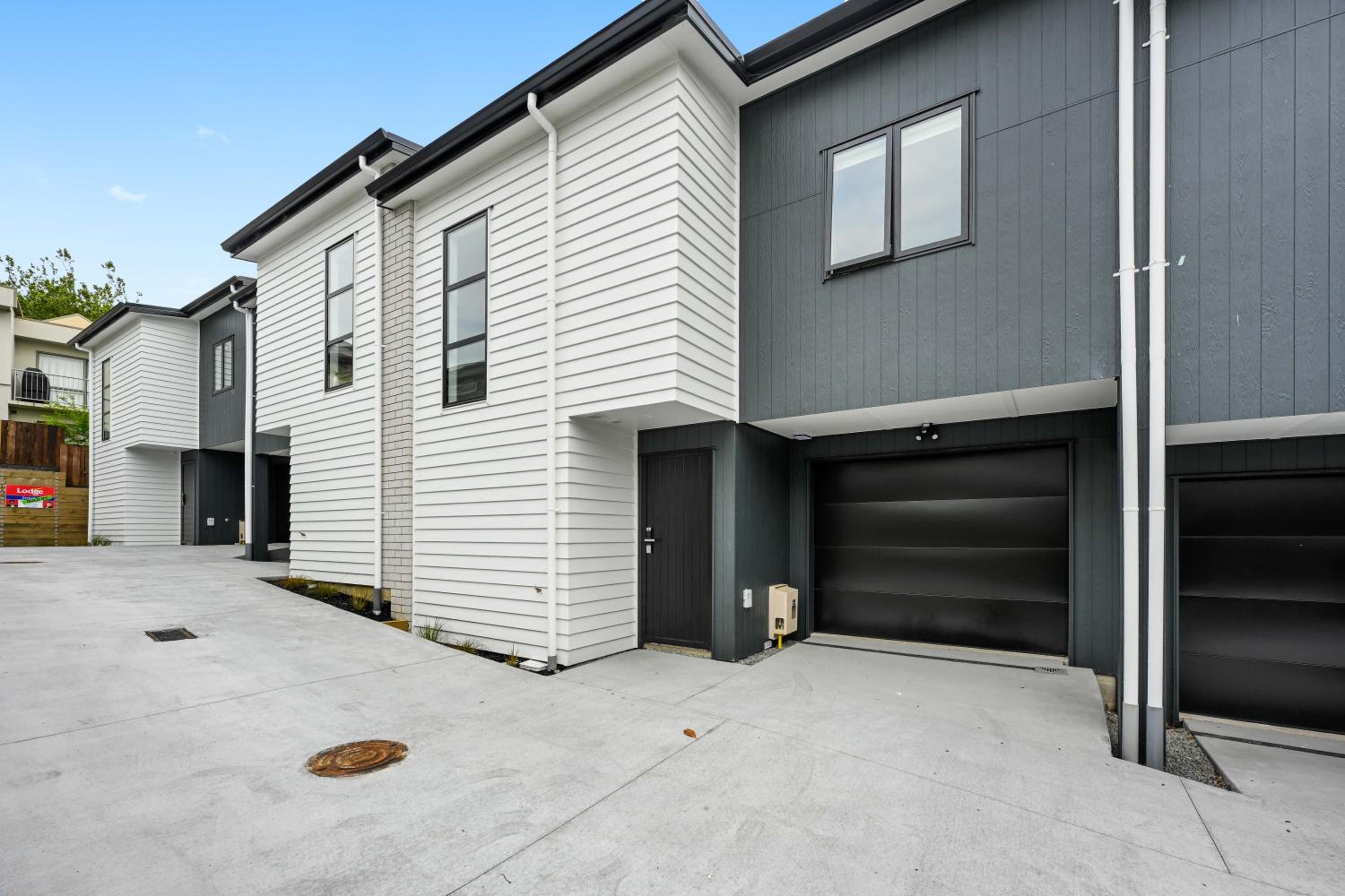 Three-Bedroom Townhouse photo 2