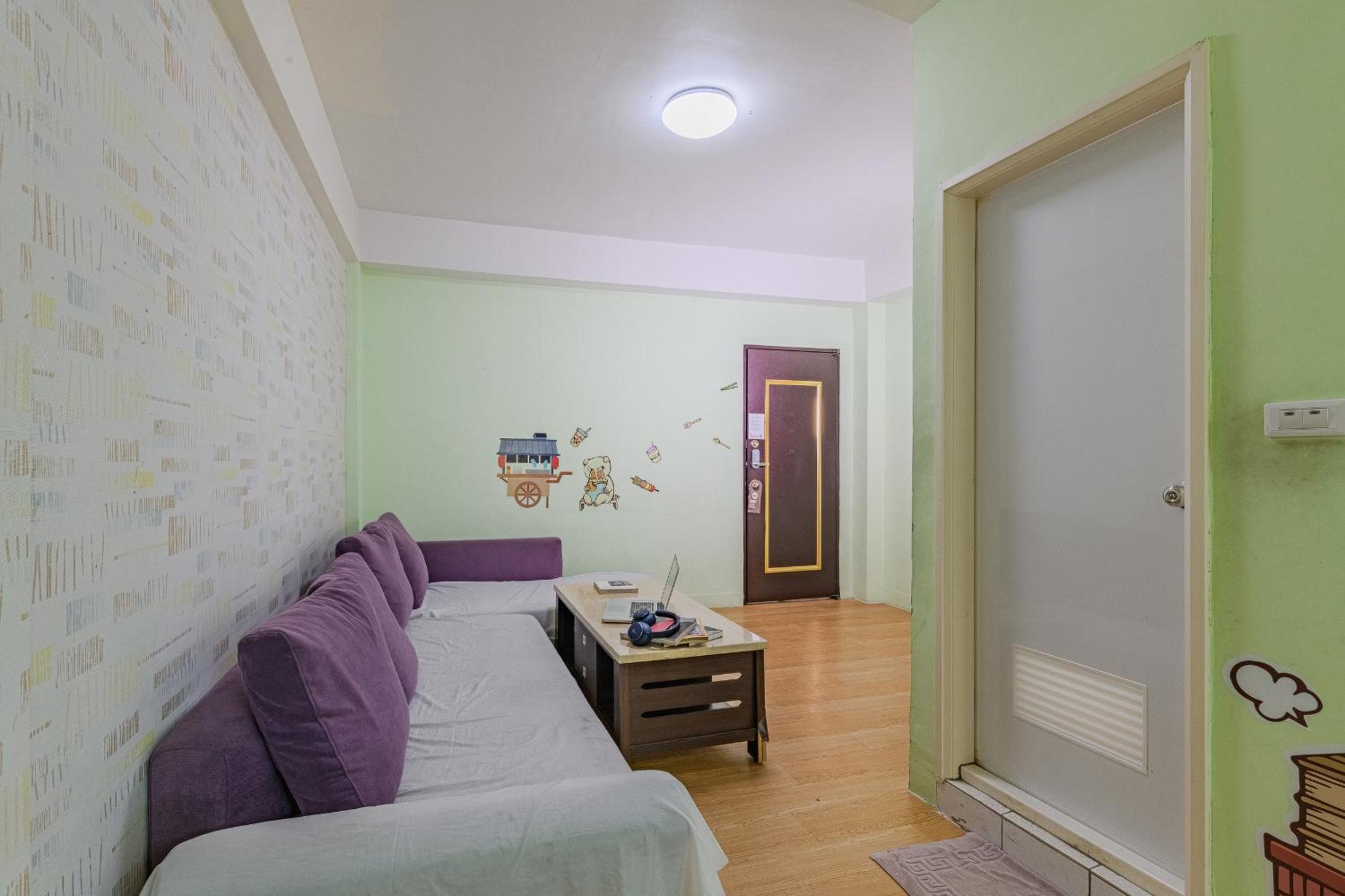 Family Room with Private Bathroom - Photo 6