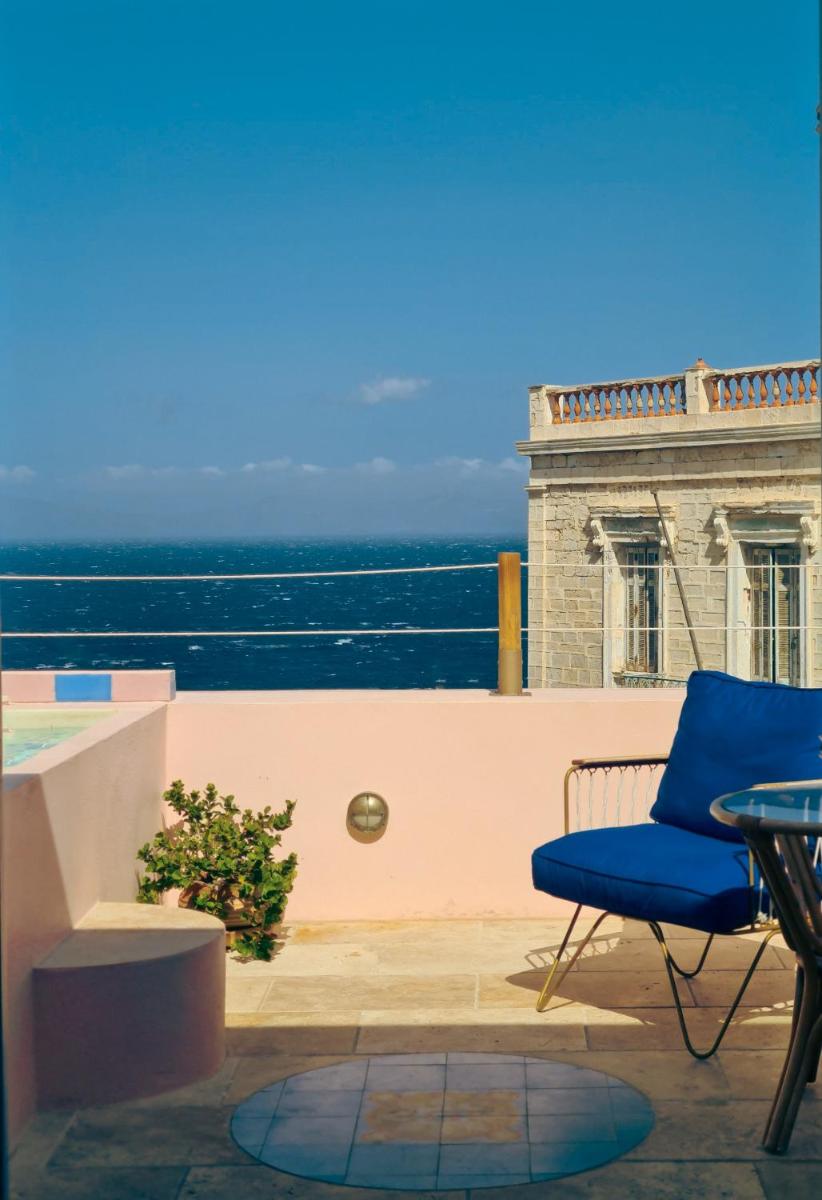 Deluxe Suite with Sea View photo 3