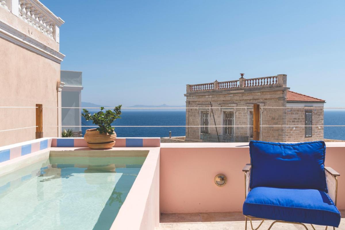 Deluxe Suite with Sea View photo 2