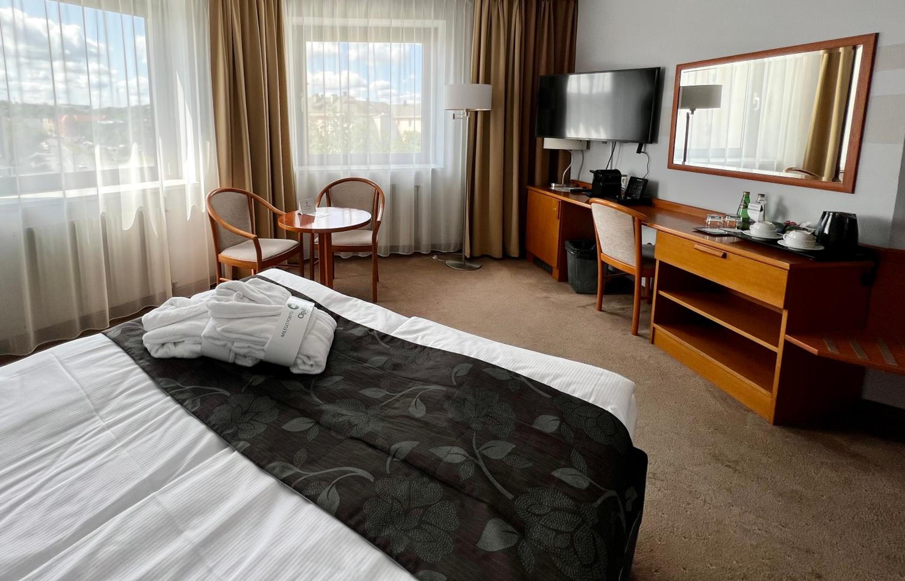 Deluxe Double Room (2 Adults + 1 Child) photo 2