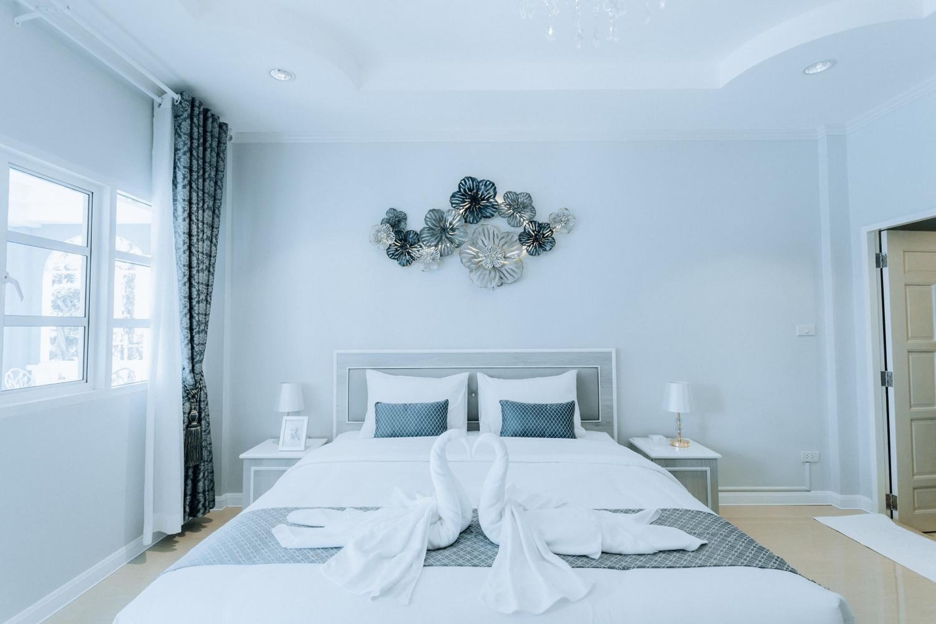 Deluxe King Room photo 3