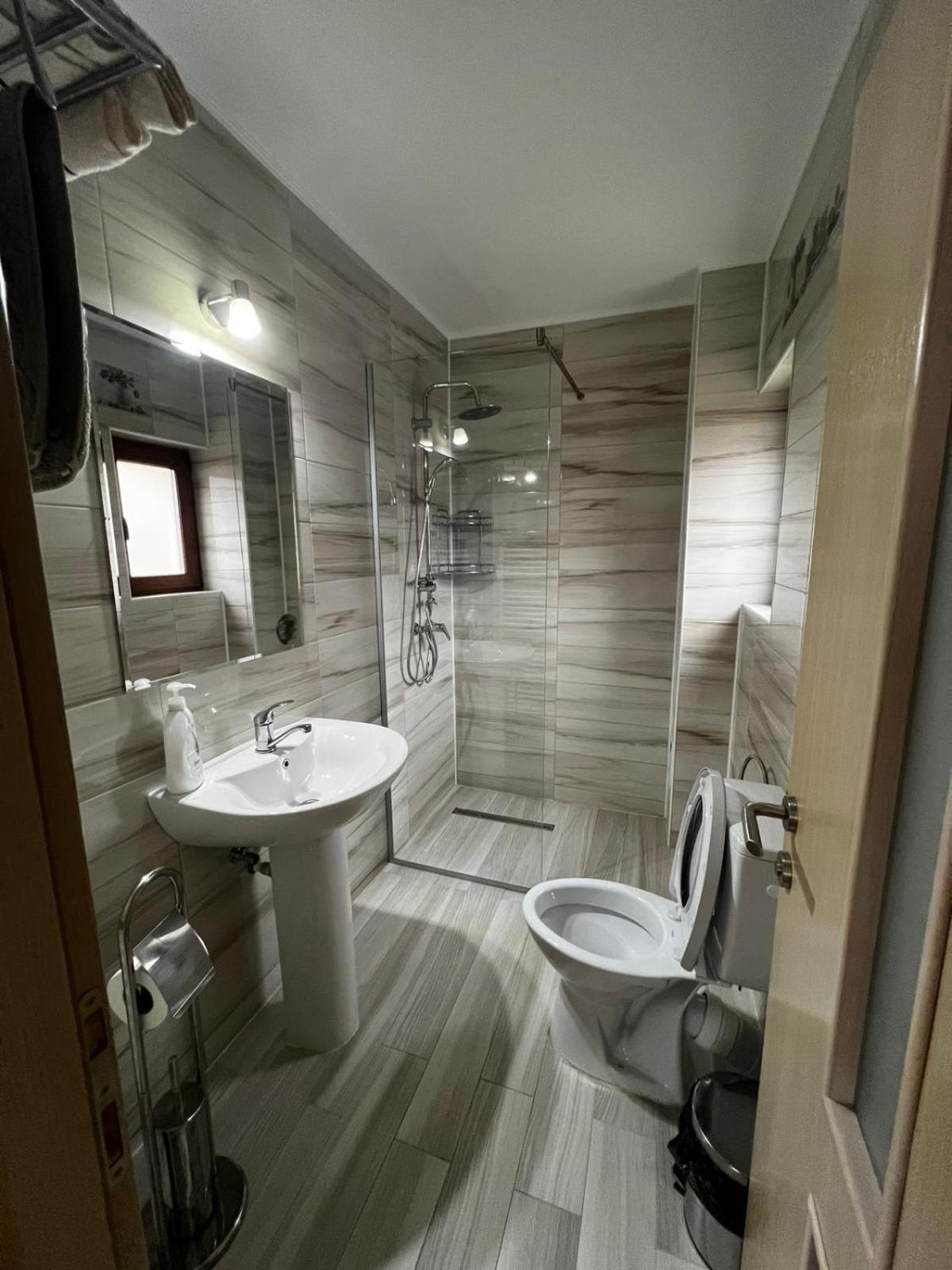 Large Double Room - Photo 2