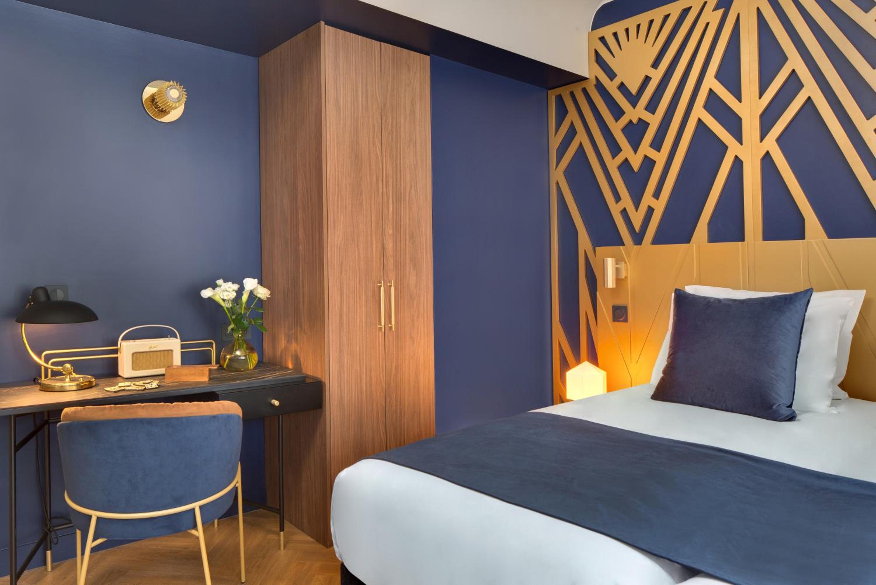 Deluxe Room thumbnail 5