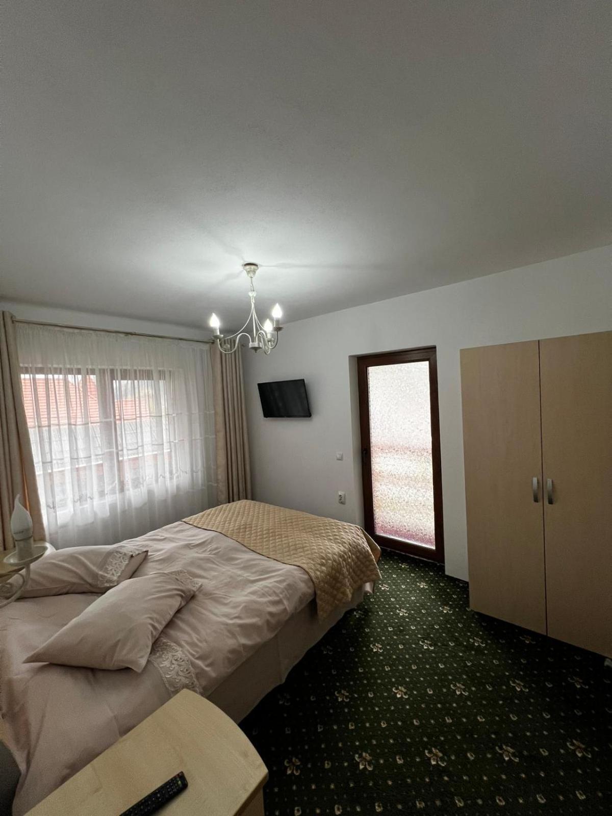Deluxe Double Room with Balcony - Photo 4