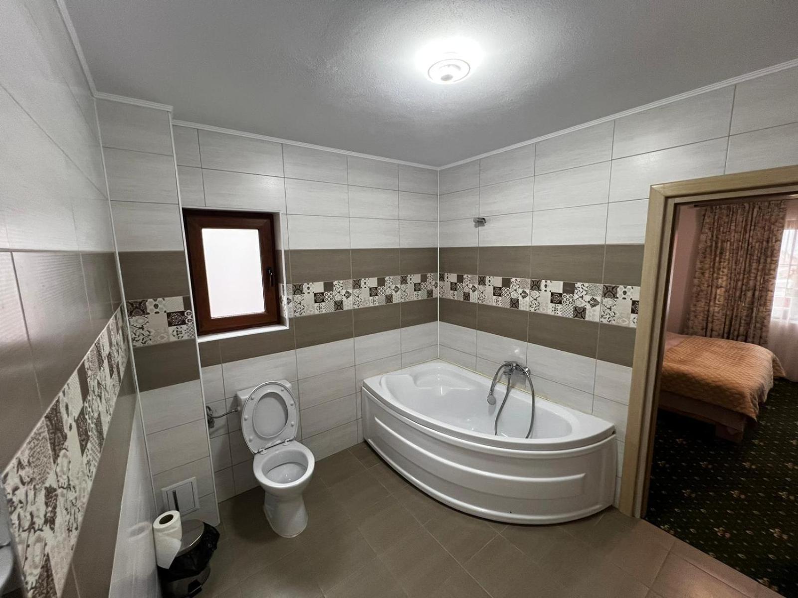 Deluxe Double Room with Balcony - Photo 5