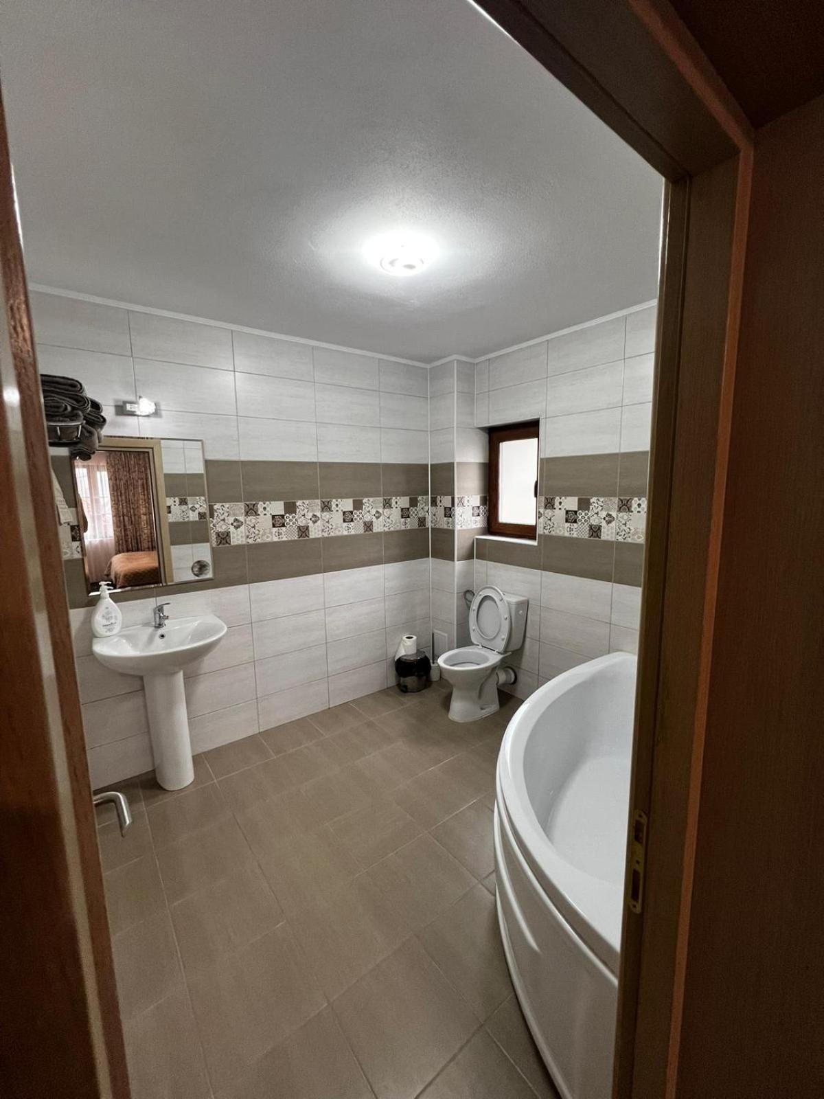 Deluxe Double Room with Balcony - Photo 6