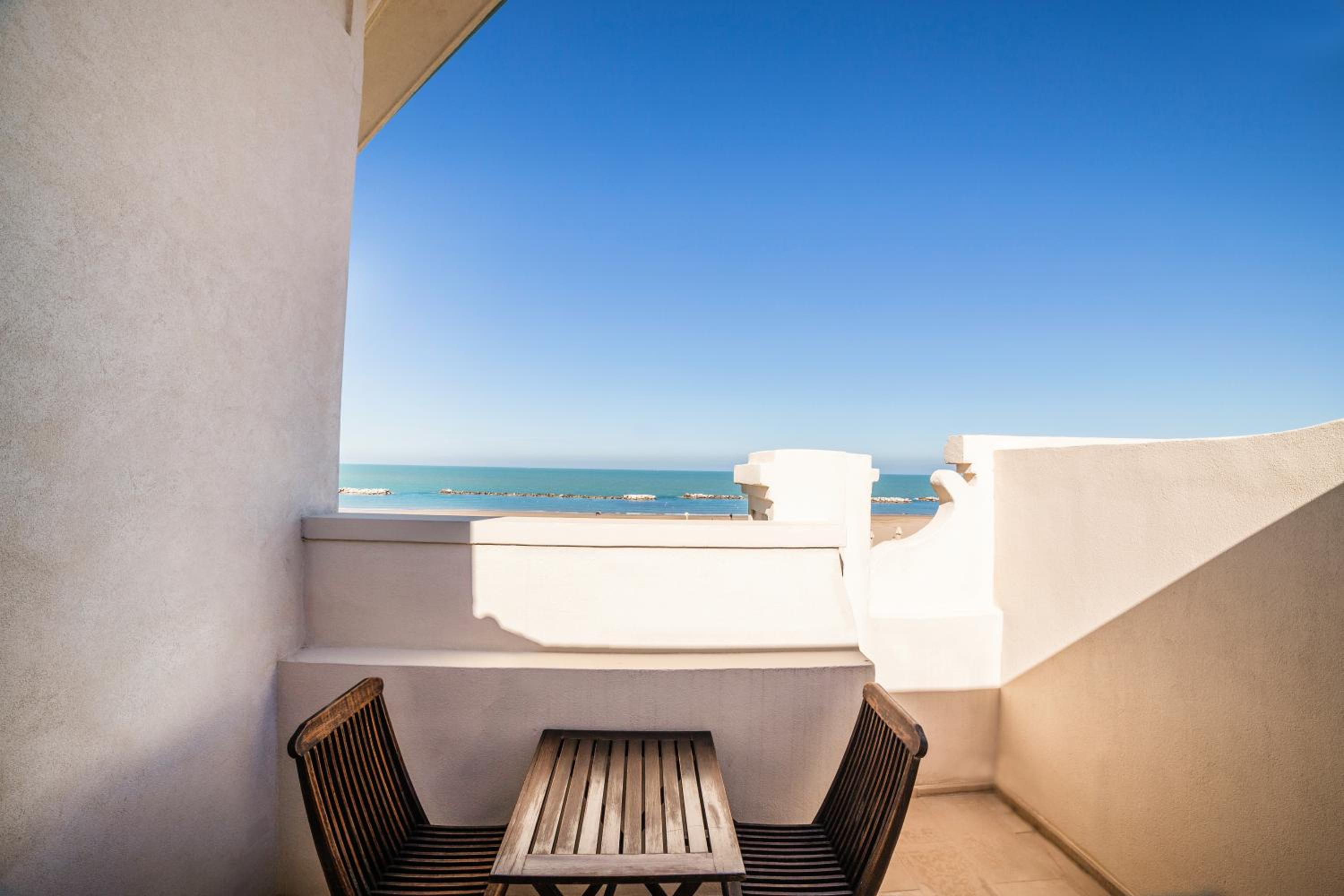 Suite with Sea View - Photo 3