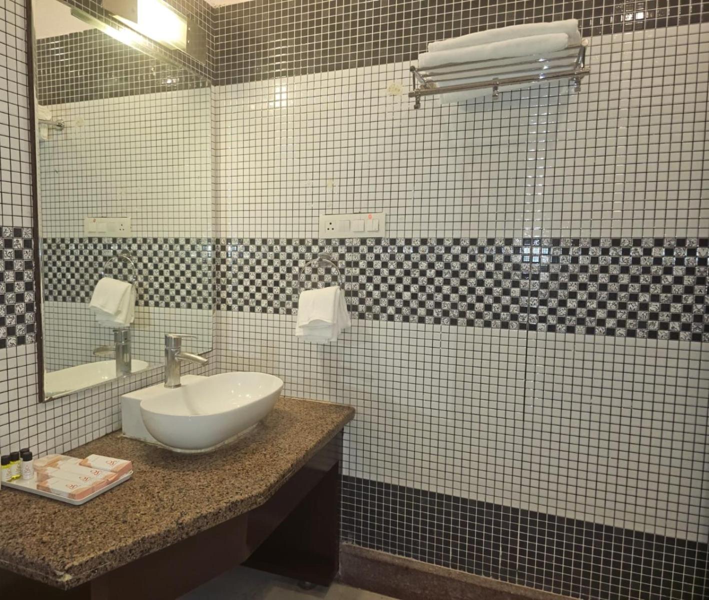 Deluxe King Room photo 2