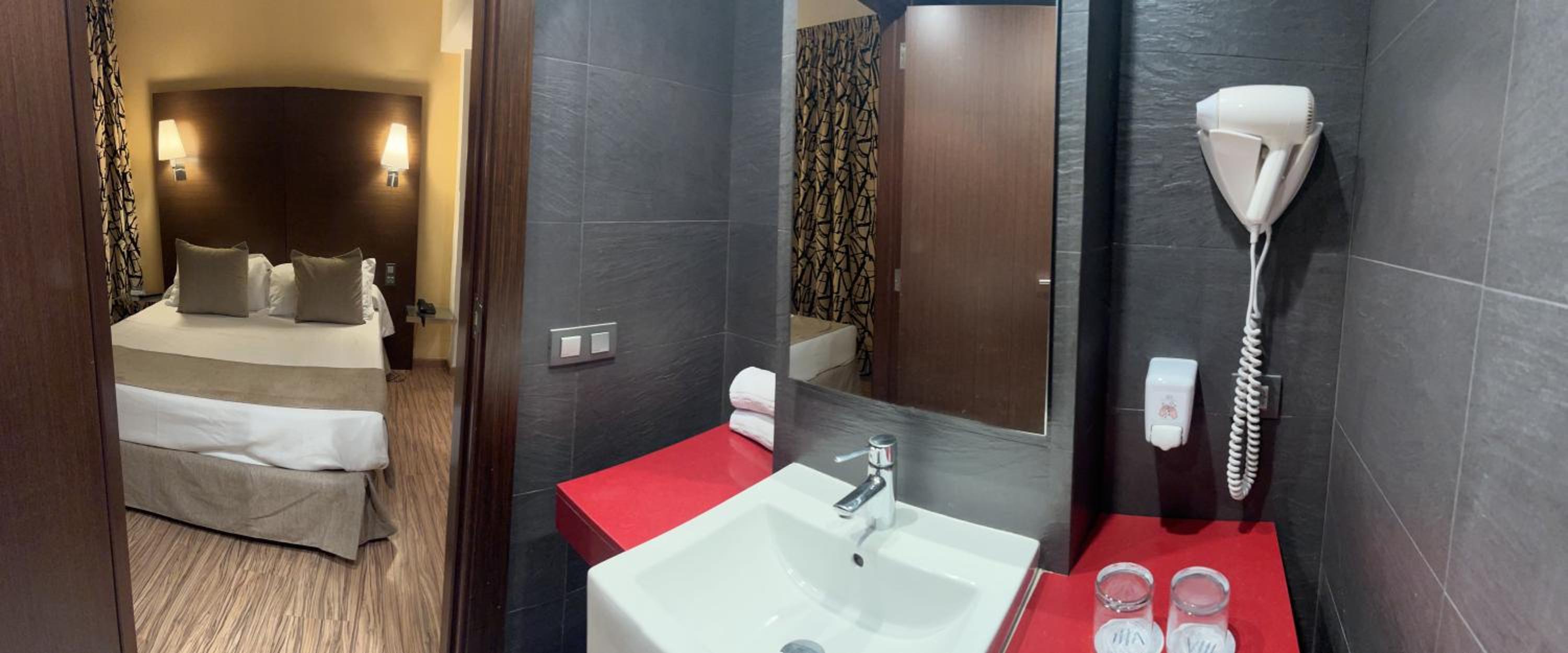 Twin Room with Sea View photo 3