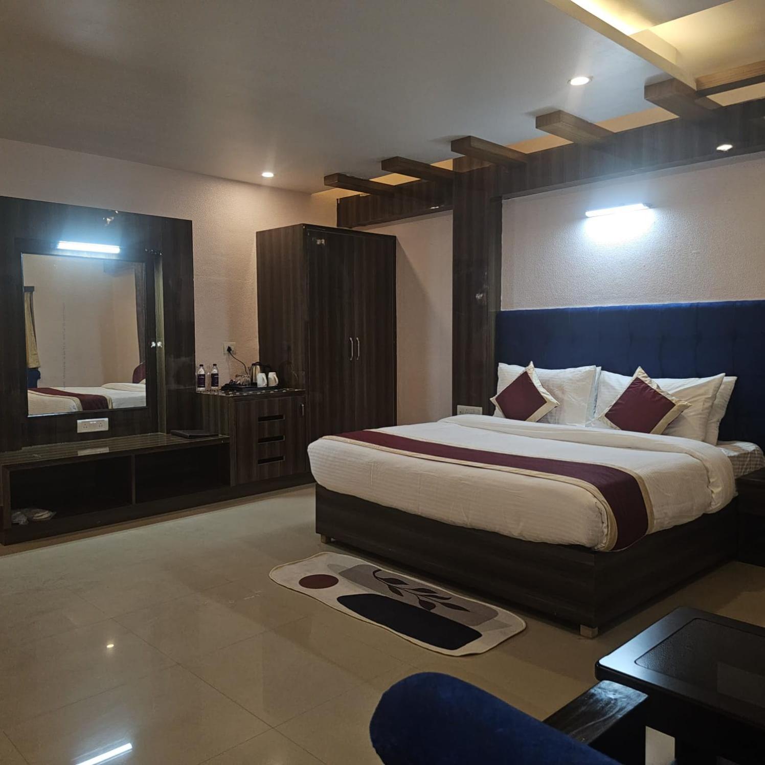 Deluxe King Room photo 1