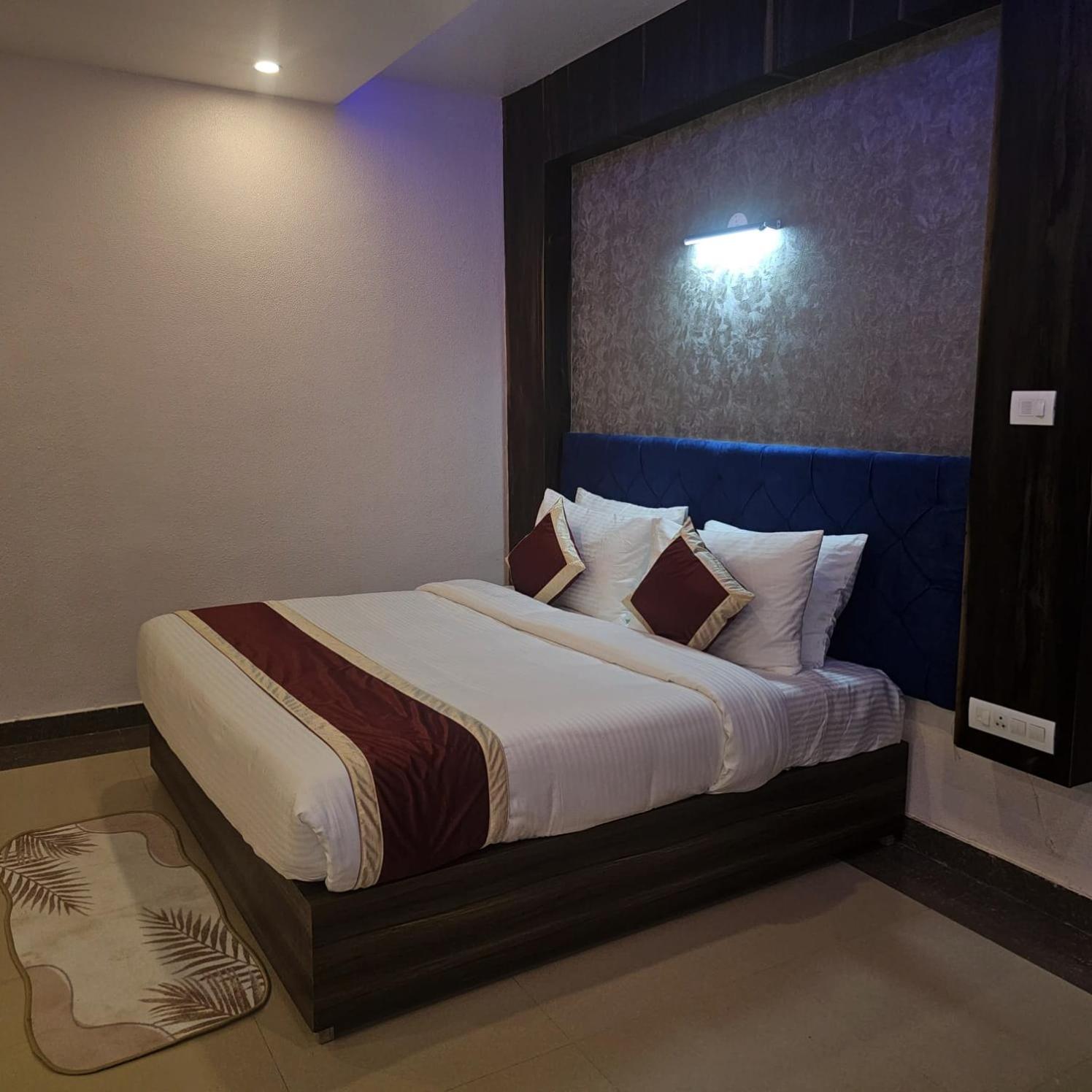 Deluxe King Room photo 3