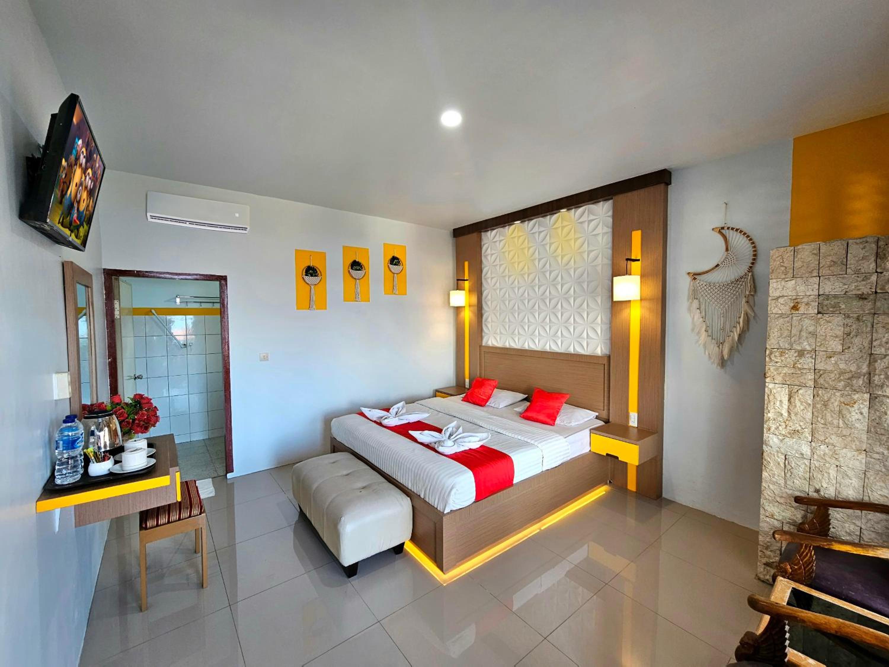 Deluxe Double or Twin Room - Photo 8