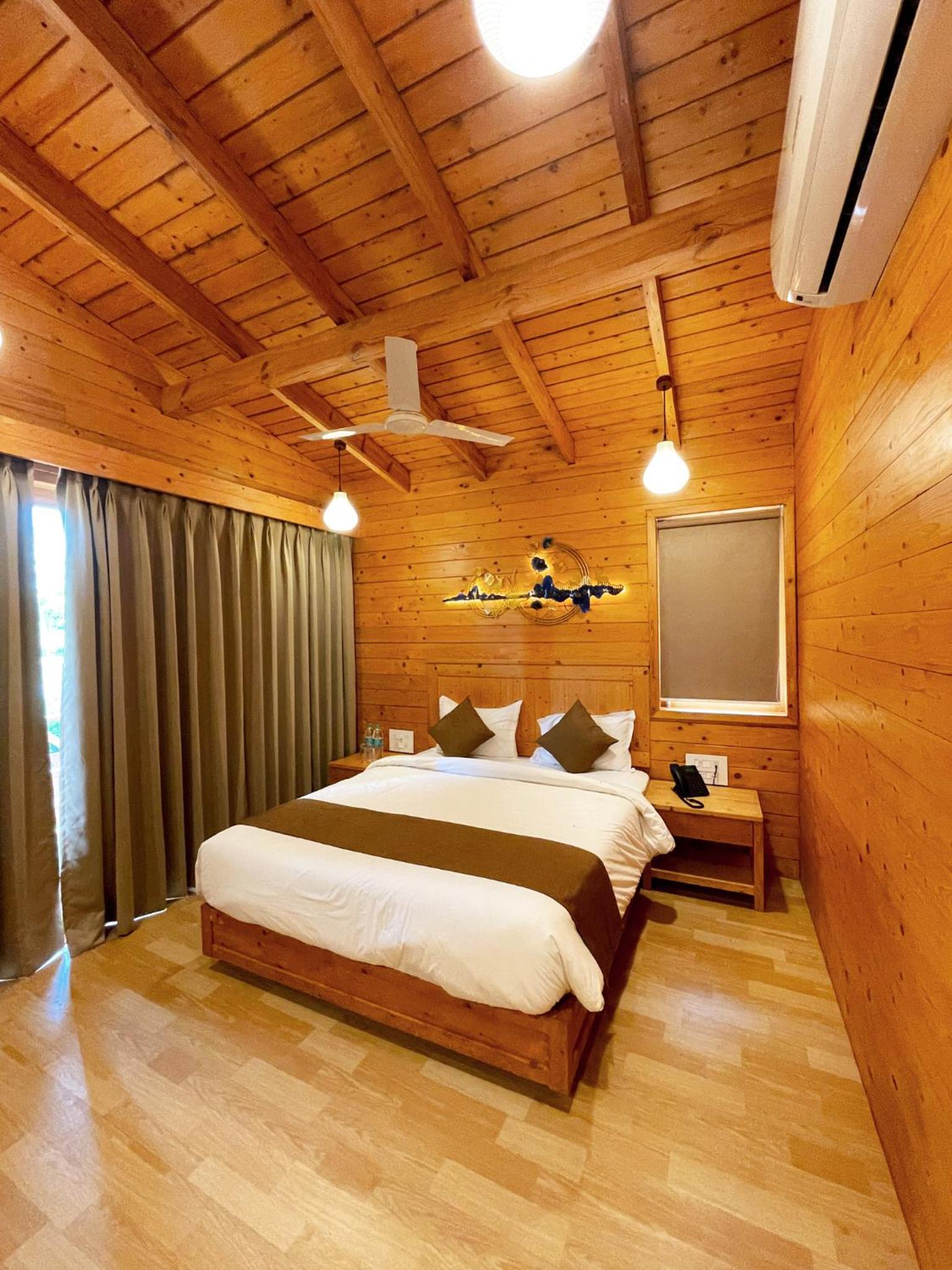 Deluxe Room - Photo 1