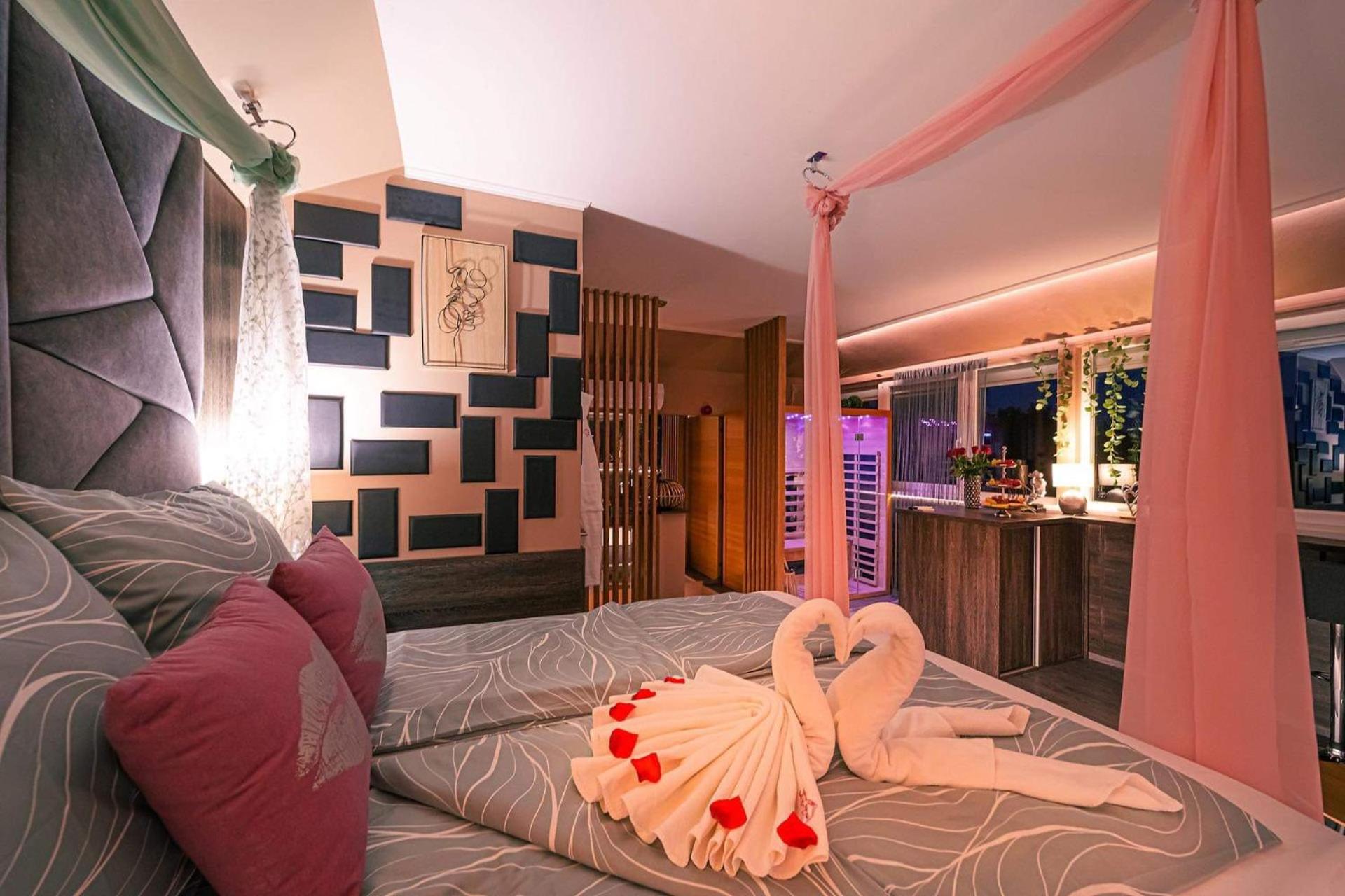 Suite with River View - Photo 1