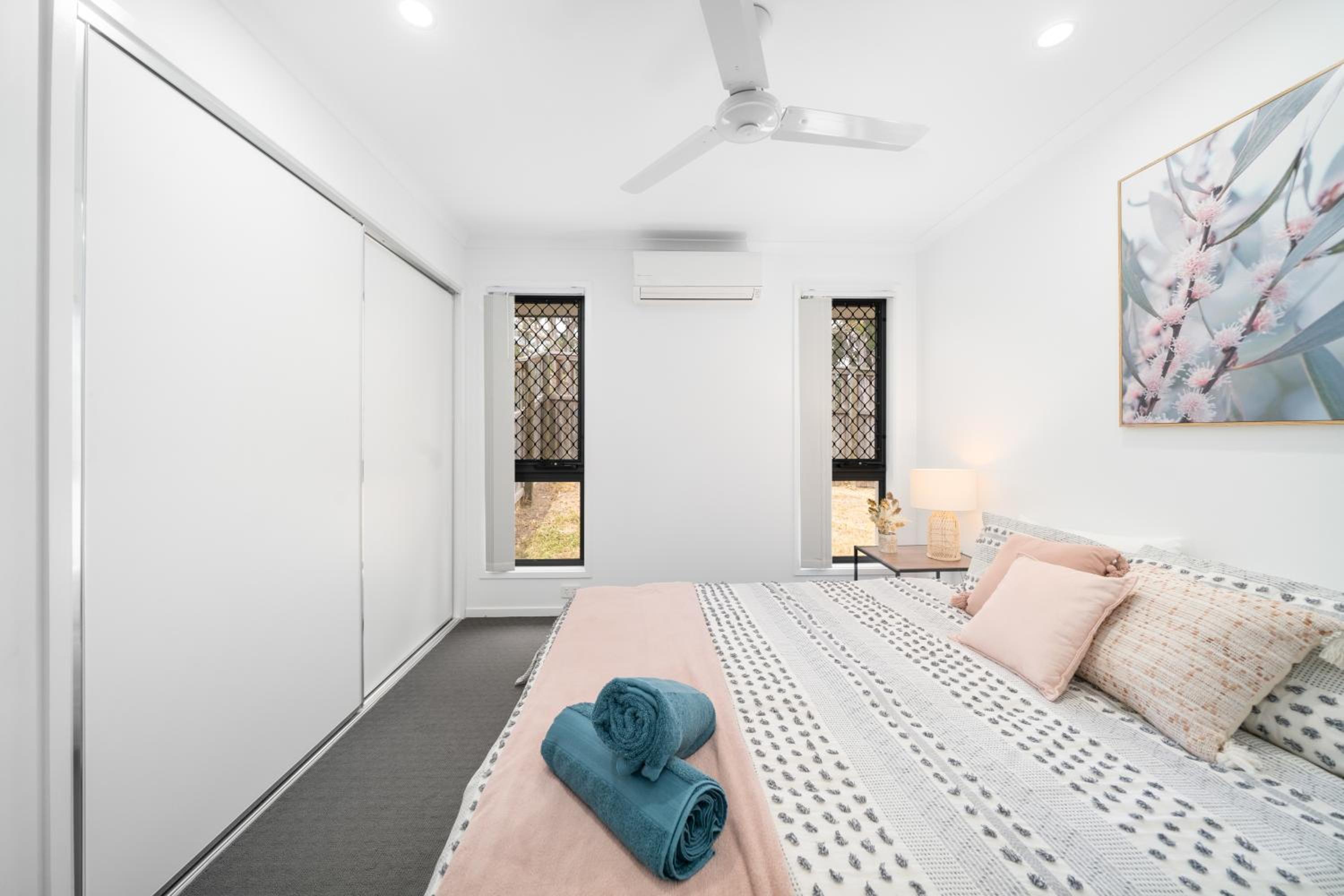 Three-Bedroom House photo 3