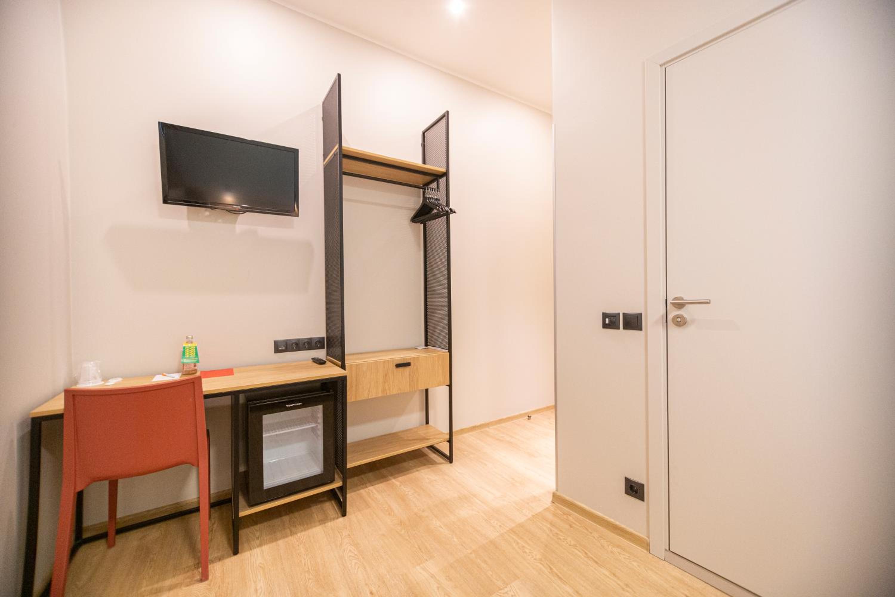 Small Double or Twin Room photo 3