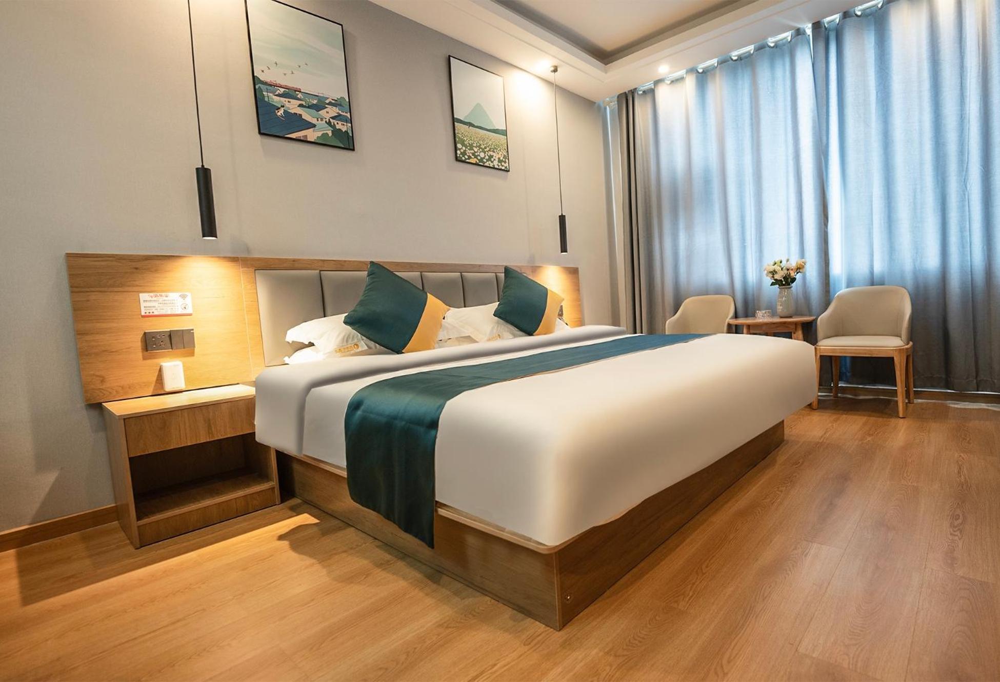 Deluxe Queen Room