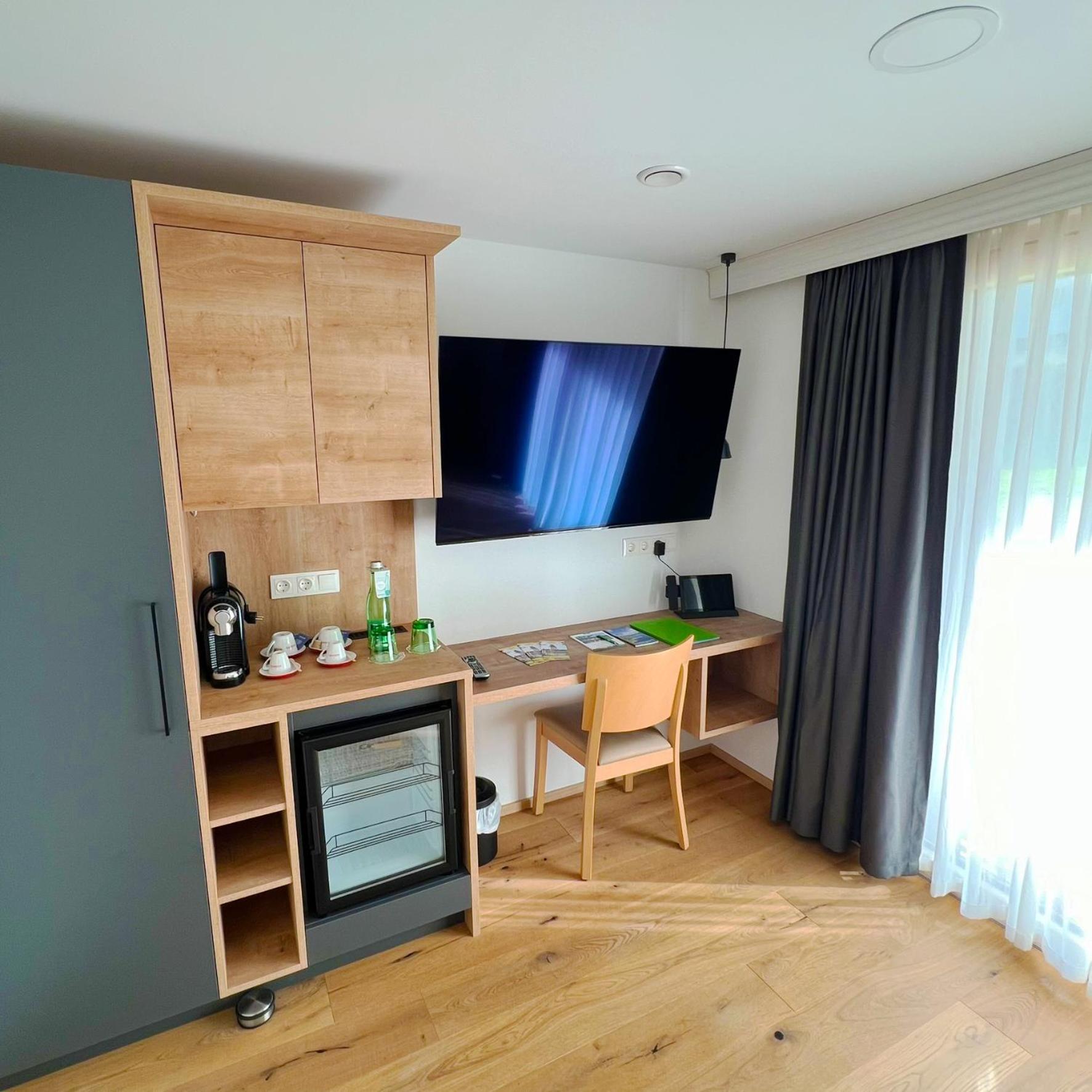 Superior Family Room - Photo 3
