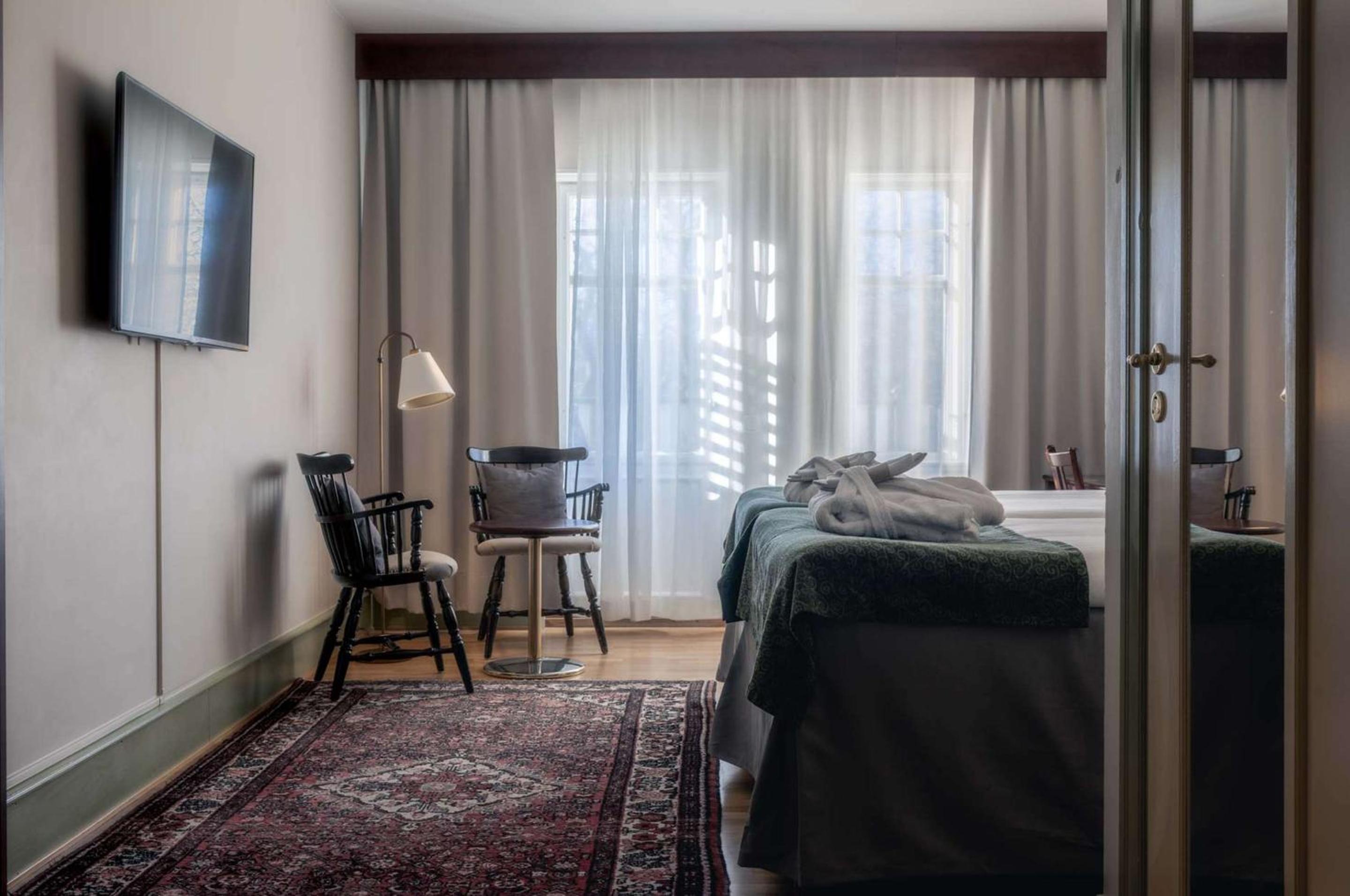 Standard Twin Room with Sea View - Non-Smoking - Photo 1
