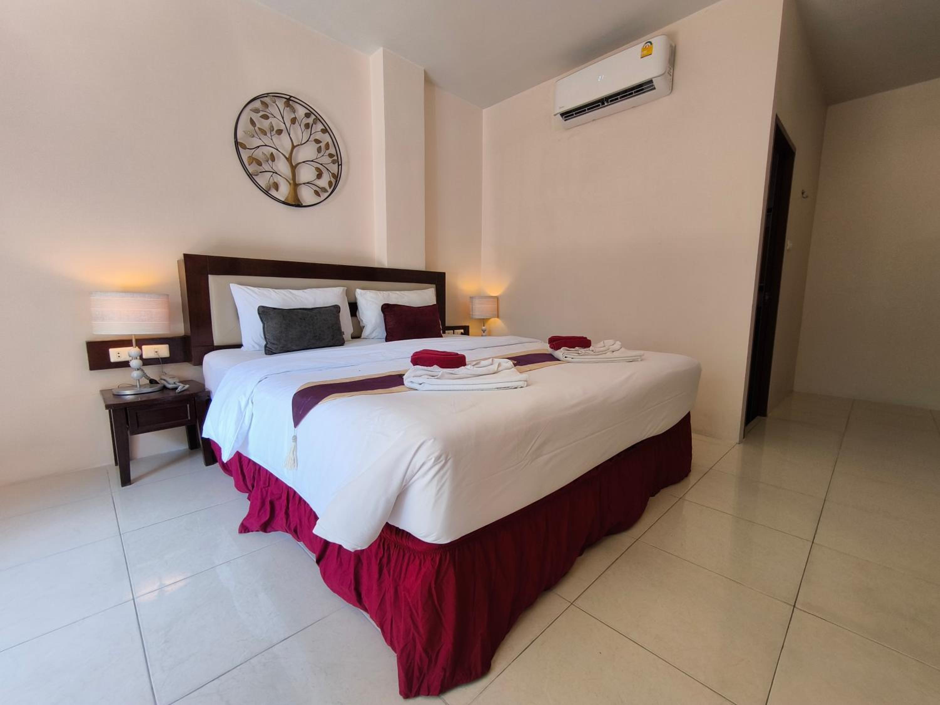 Deluxe Double Room with Pool Access - Photo 2