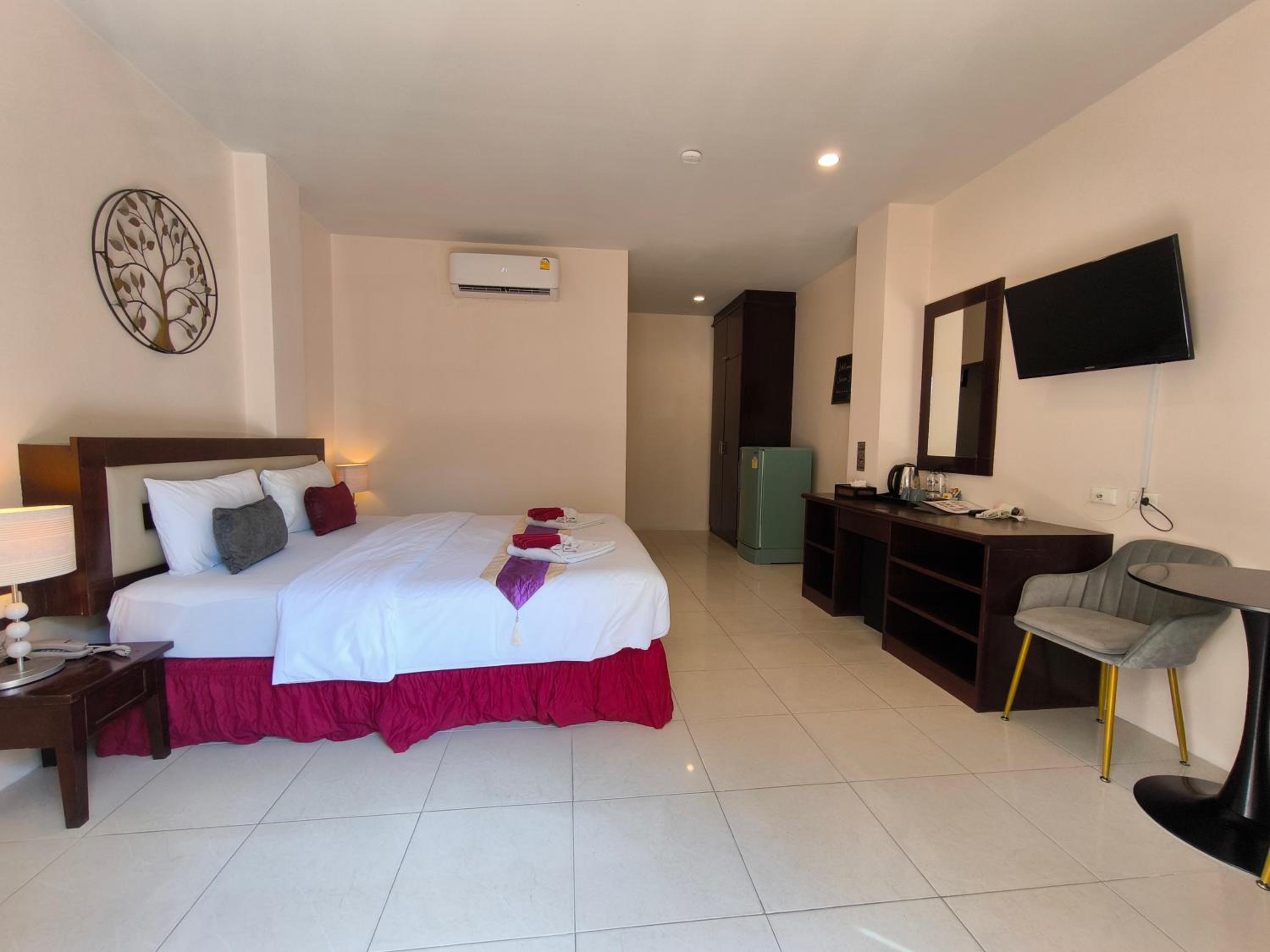 Deluxe Double Room with Pool Access - Photo 6