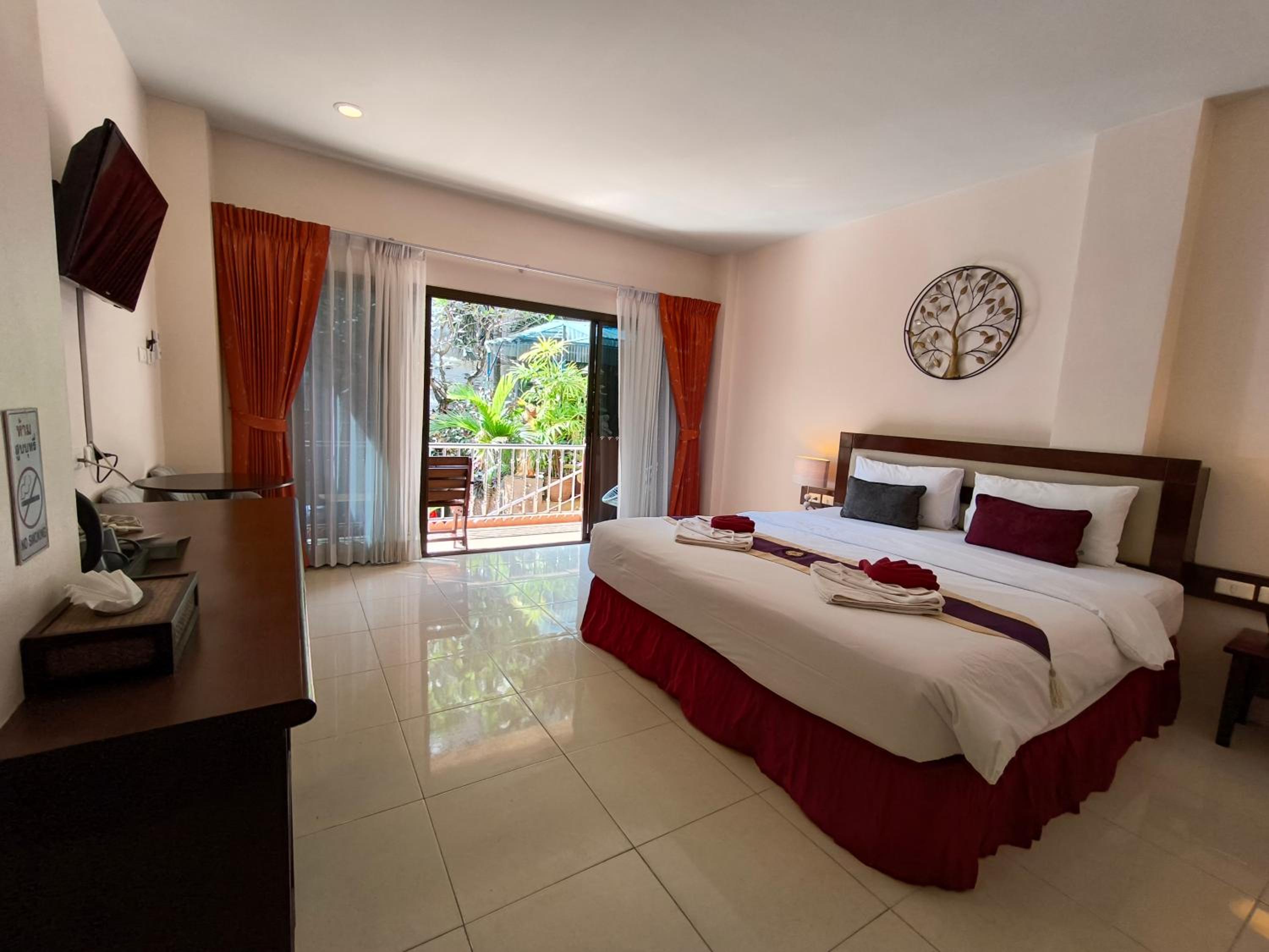 Deluxe Double Room with Pool Access - Photo 4