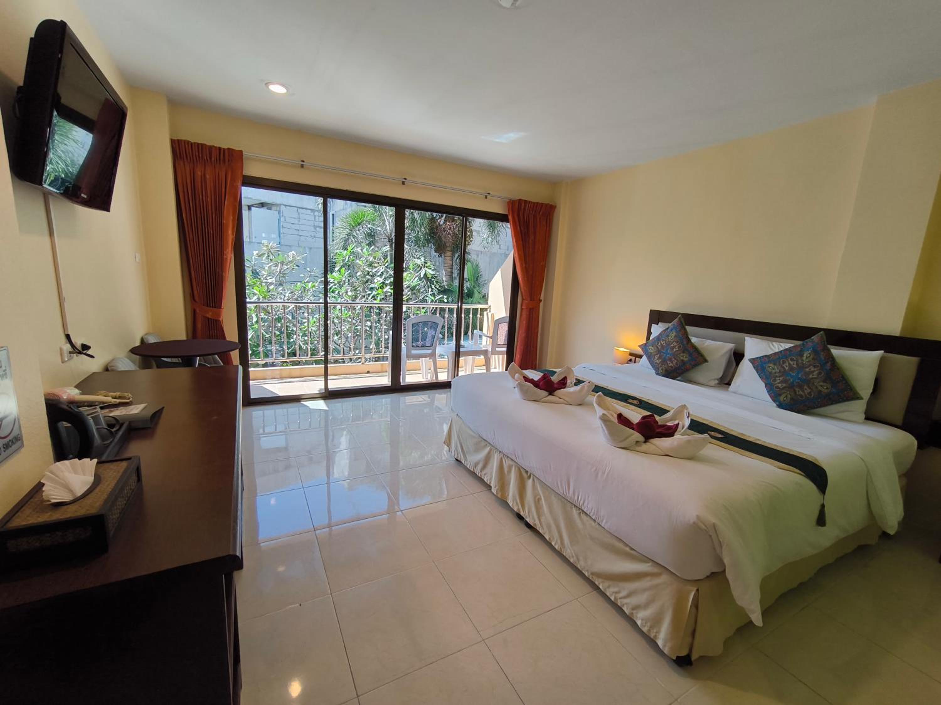 Standard Double Room with Balcony - Photo 11