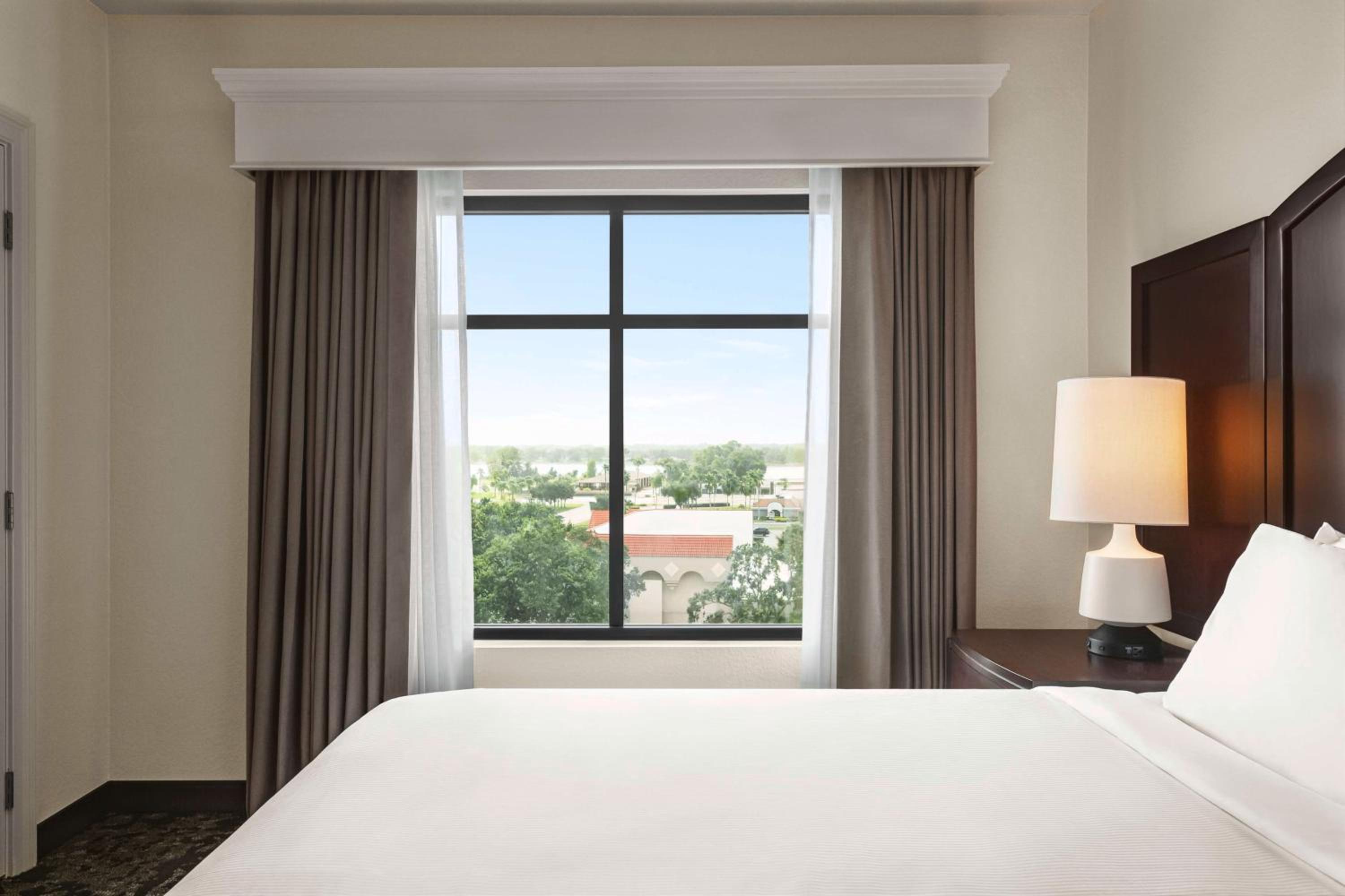King Corner Suite with City View - Non-Smoking - Photo 9