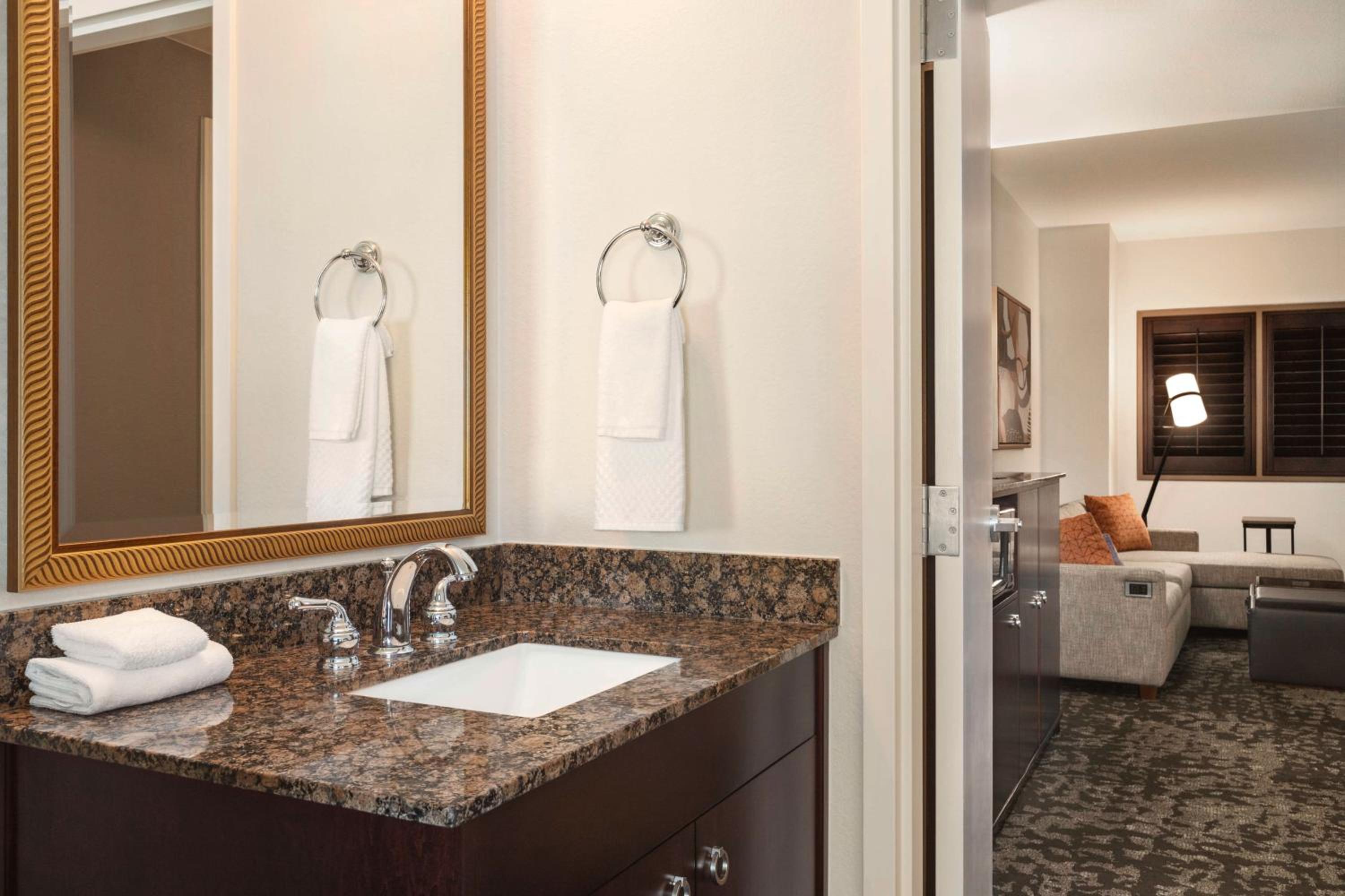 Suite with Two Queen Beds - Non-Smoking - Photo 6
