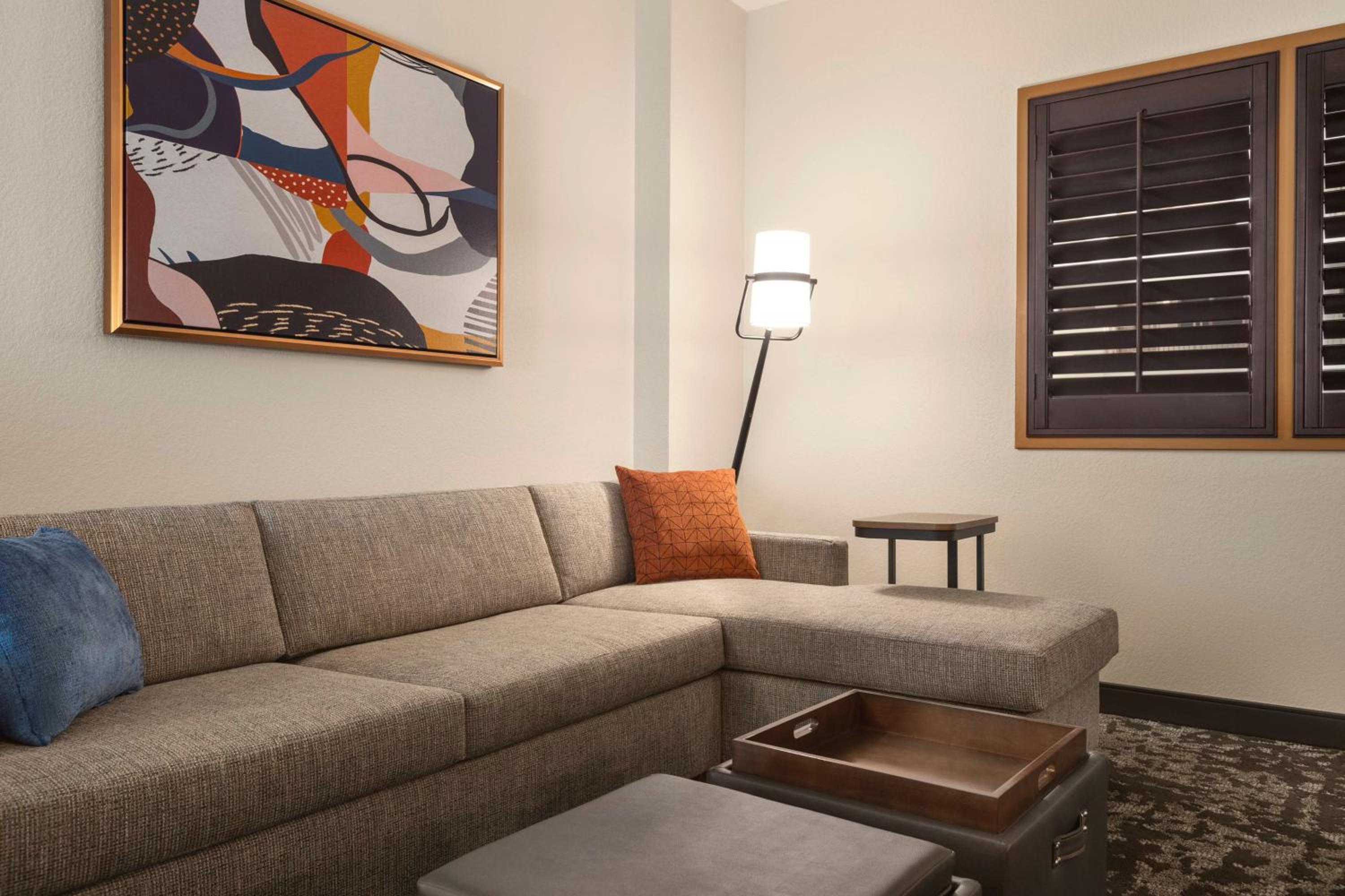 Deluxe One-Bedroom King Suite - Hearing Accessible/Non-Smoking - Photo 6