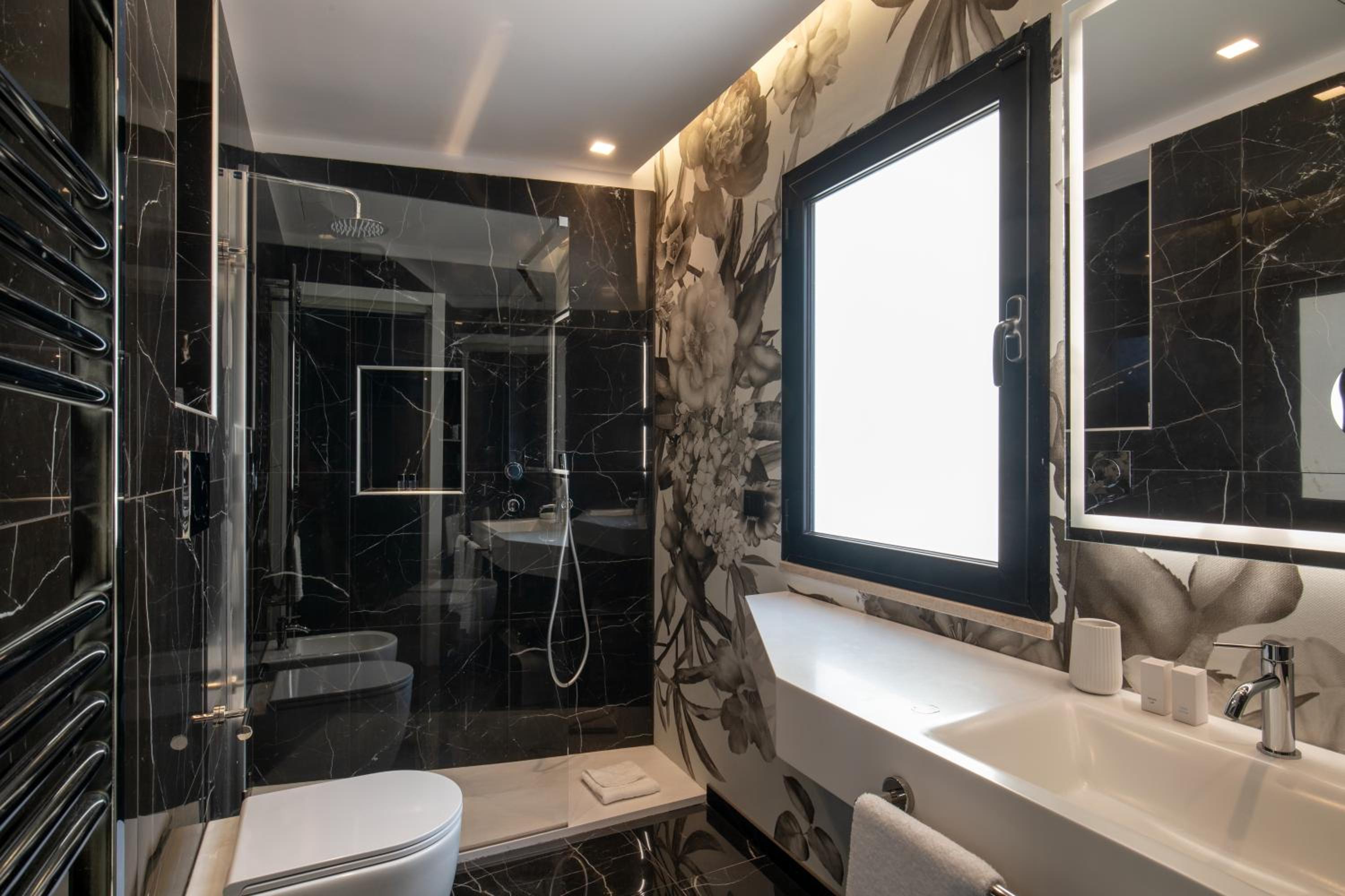 Deluxe Double or Twin Room photo 2