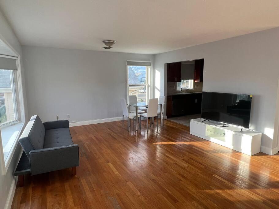 Three-Bedroom Apartment photo 1