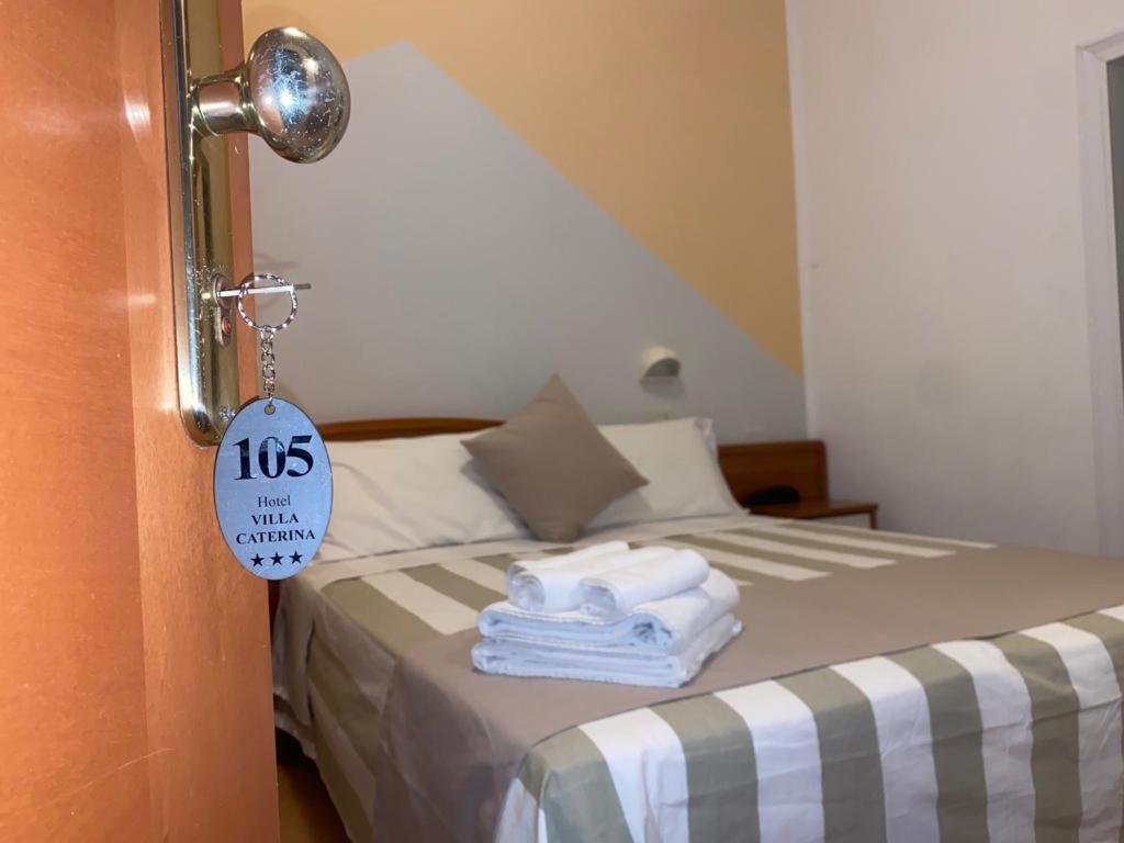Double or Twin Room with Bathroom - Photo 24