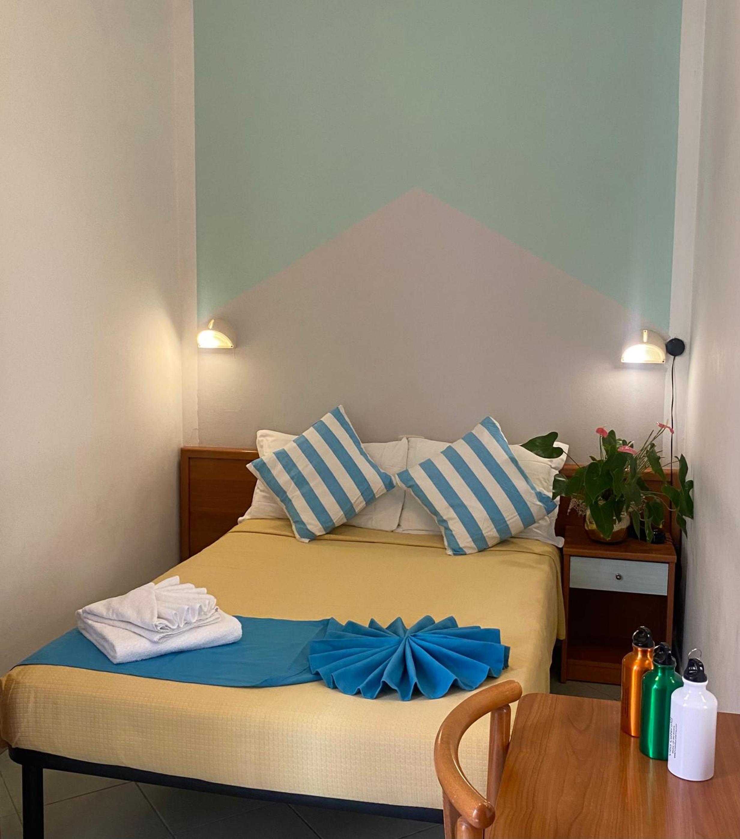 Economy small double room - Photo 7