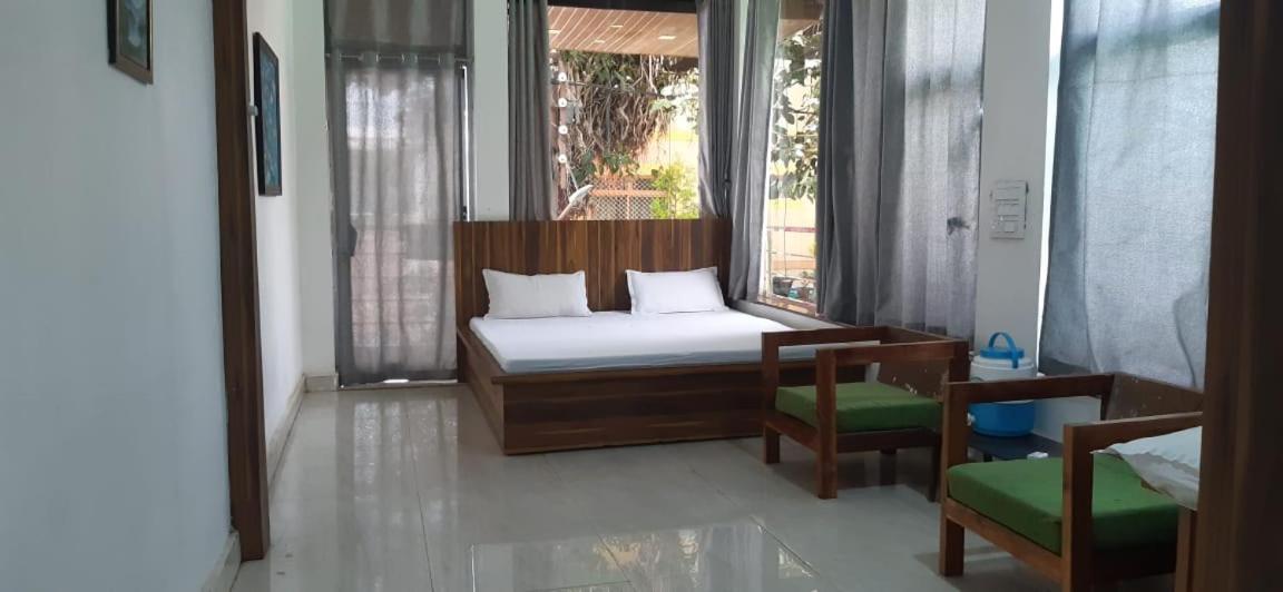 King Suite with Balcony photo 2